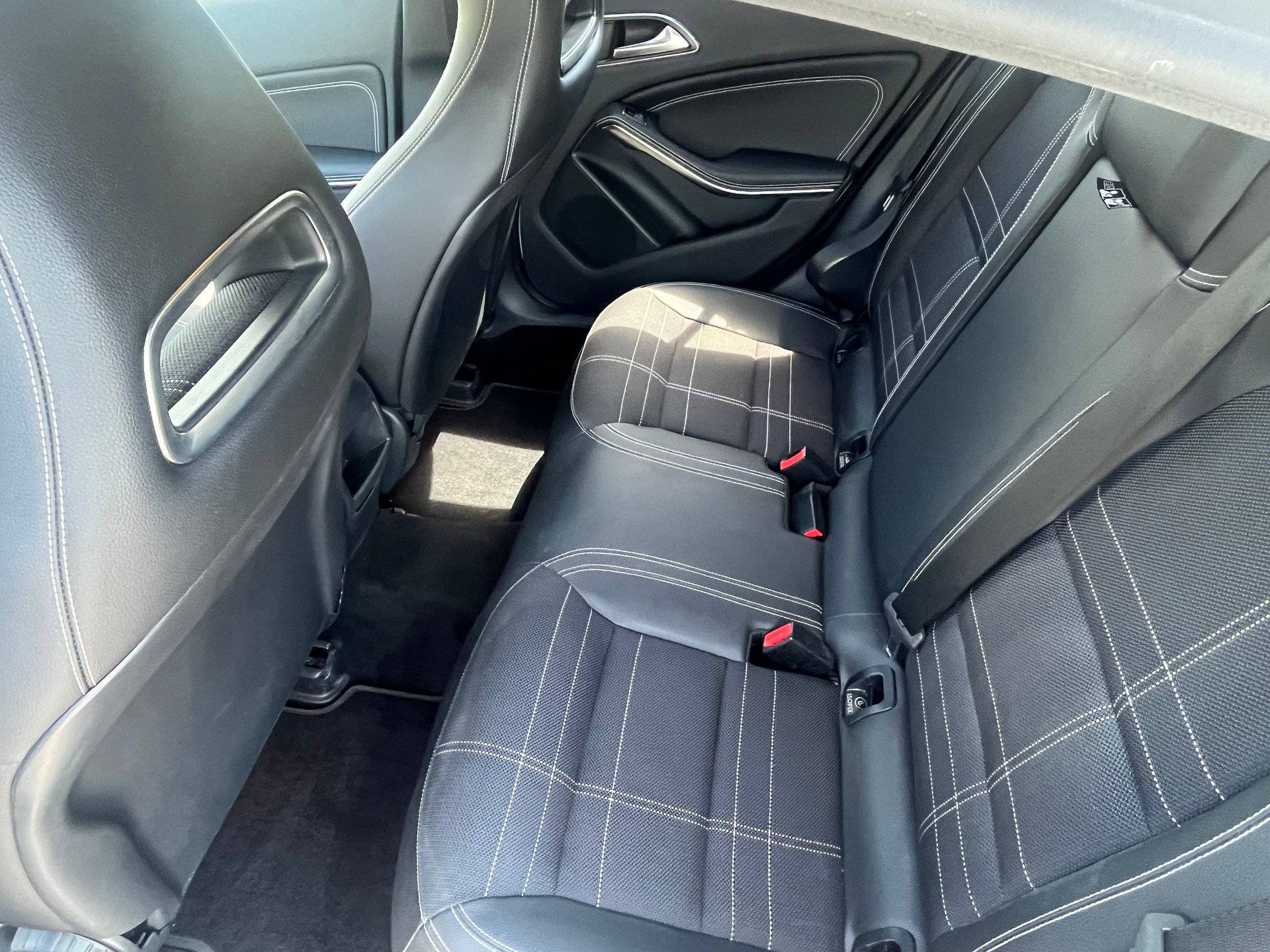 MERCEDES-BENZ A 200 Urban 7G-DCT-image-9