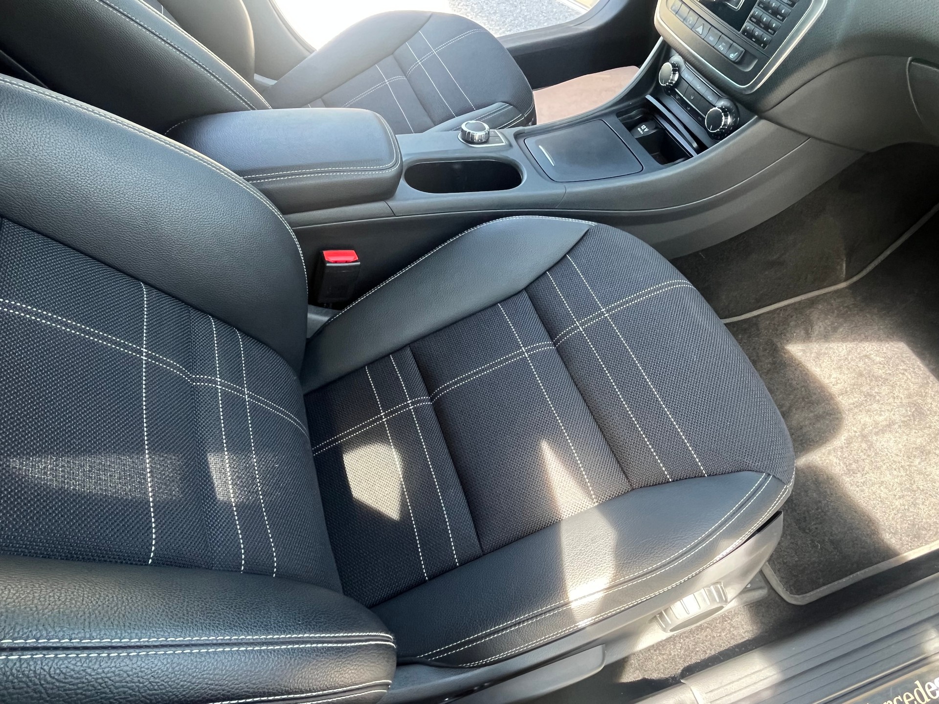 MERCEDES-BENZ A 200 Urban 7G-DCT-image-10