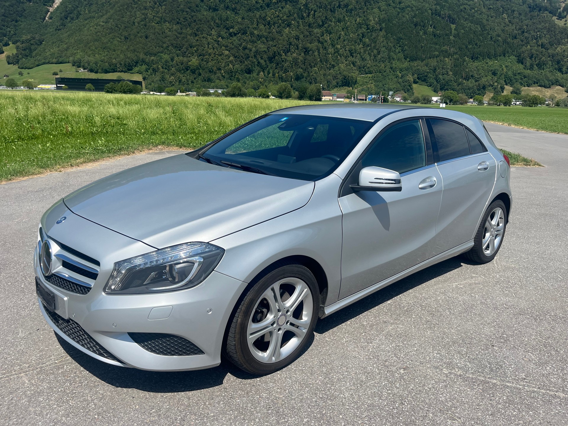 MERCEDES-BENZ A 200 Urban 7G-DCT-image-0