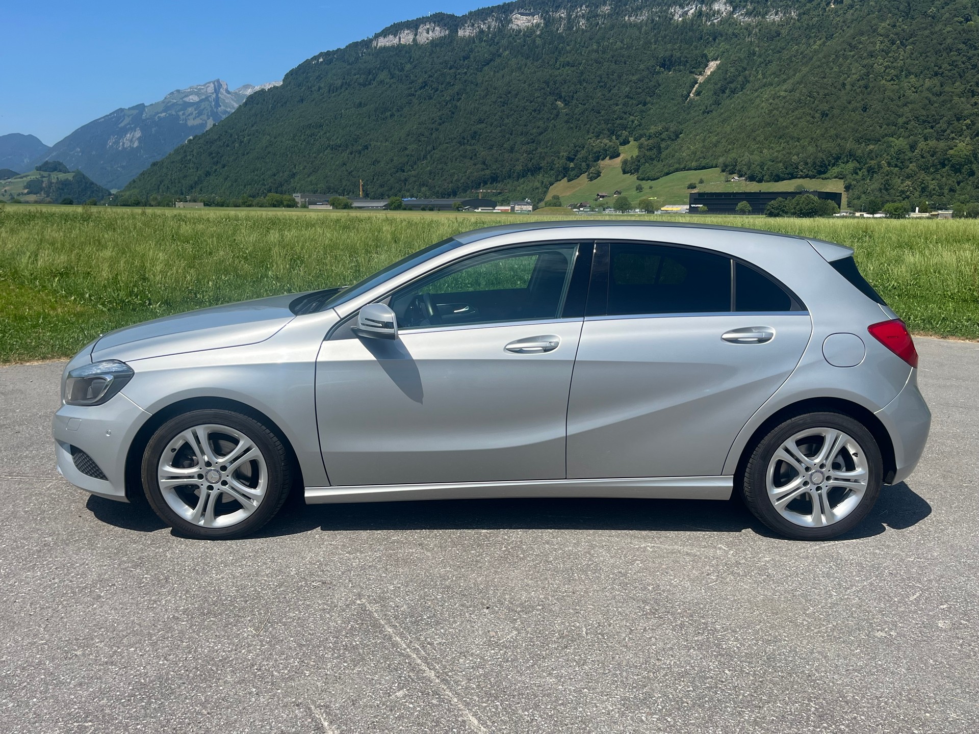 MERCEDES-BENZ A 200 Urban 7G-DCT-image-3