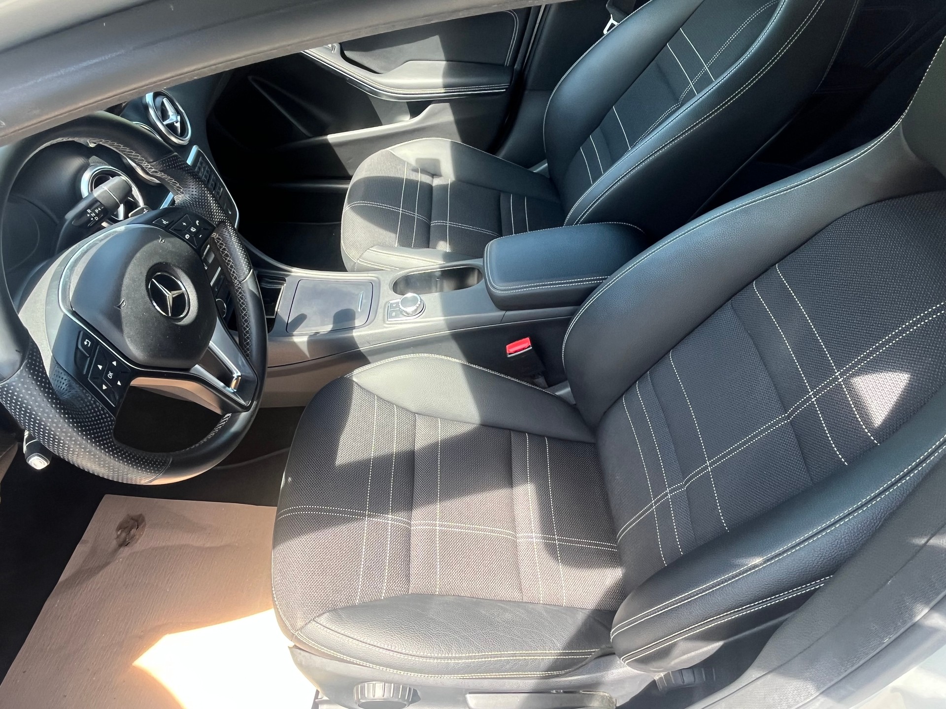 MERCEDES-BENZ A 200 Urban 7G-DCT-image-6