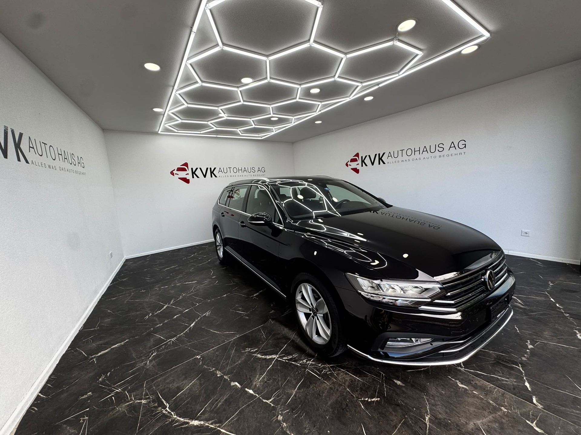 VW Passat 2.0 TDI BMT Elegance 4Motion DSG | AB SERVICE | 1 JAHR GARANTIE | CH-FAHRZEUG |-image-4