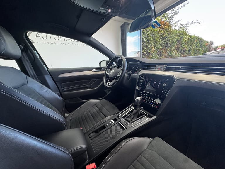 VW Passat 2.0 TDI BMT Elegance 4Motion DSG, foto 18 di 25