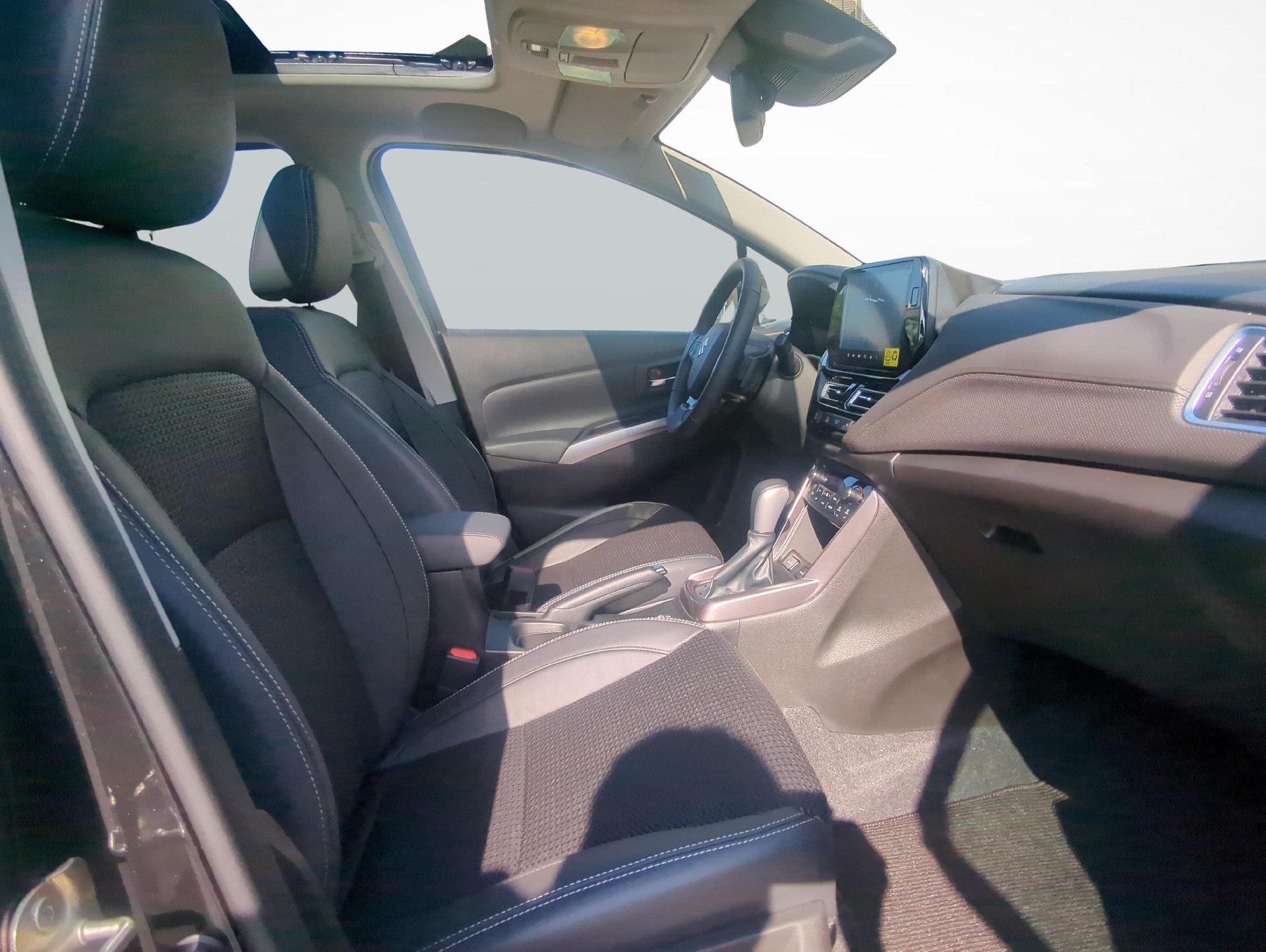SUZUKI S-Cross 1.4 T Sakura Top Hybrid 4x4-image-9