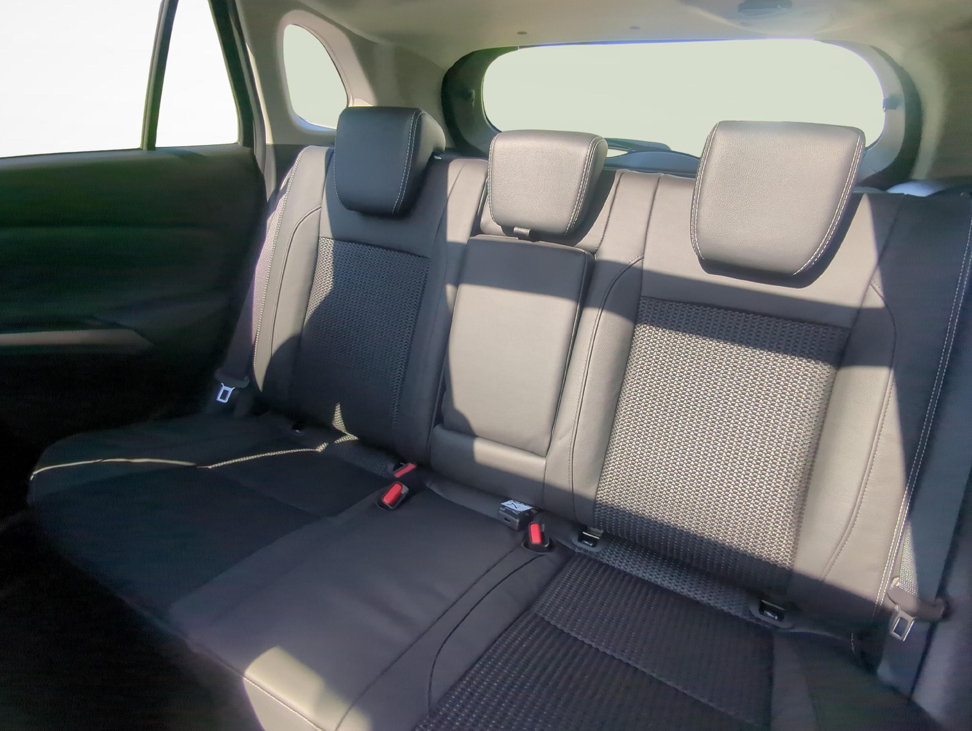 SUZUKI S-Cross 1.4 T Sakura Top Hybrid 4x4-image-10