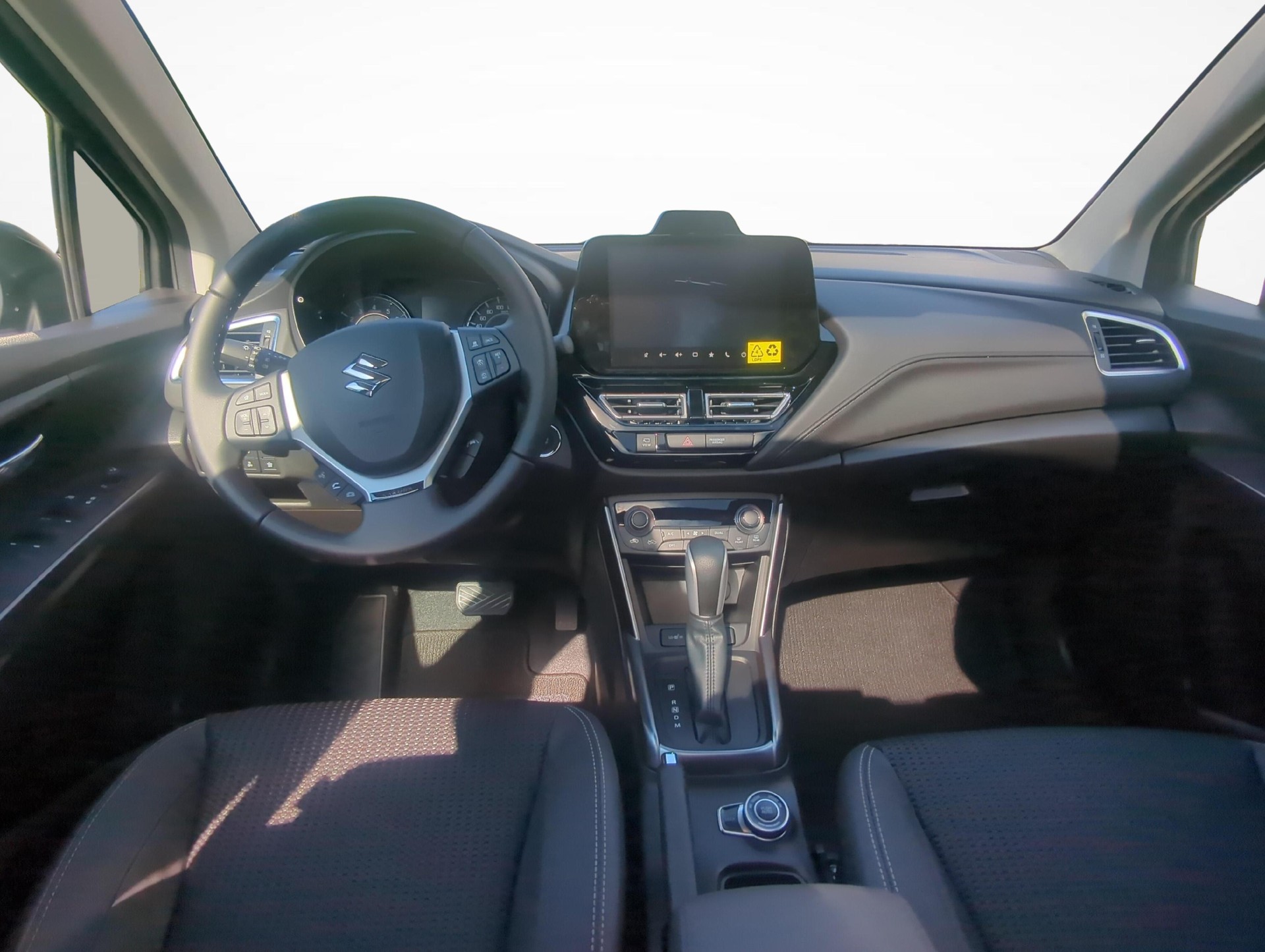 SUZUKI S-Cross 1.4 T Sakura Top Hybrid 4x4-image-8