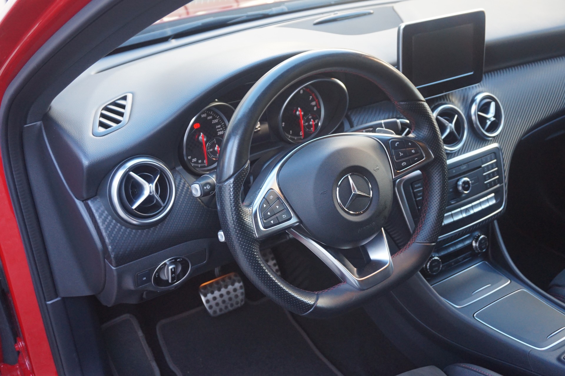 MERCEDES-BENZ A 200 AMG Line 7G-DCT-image-7