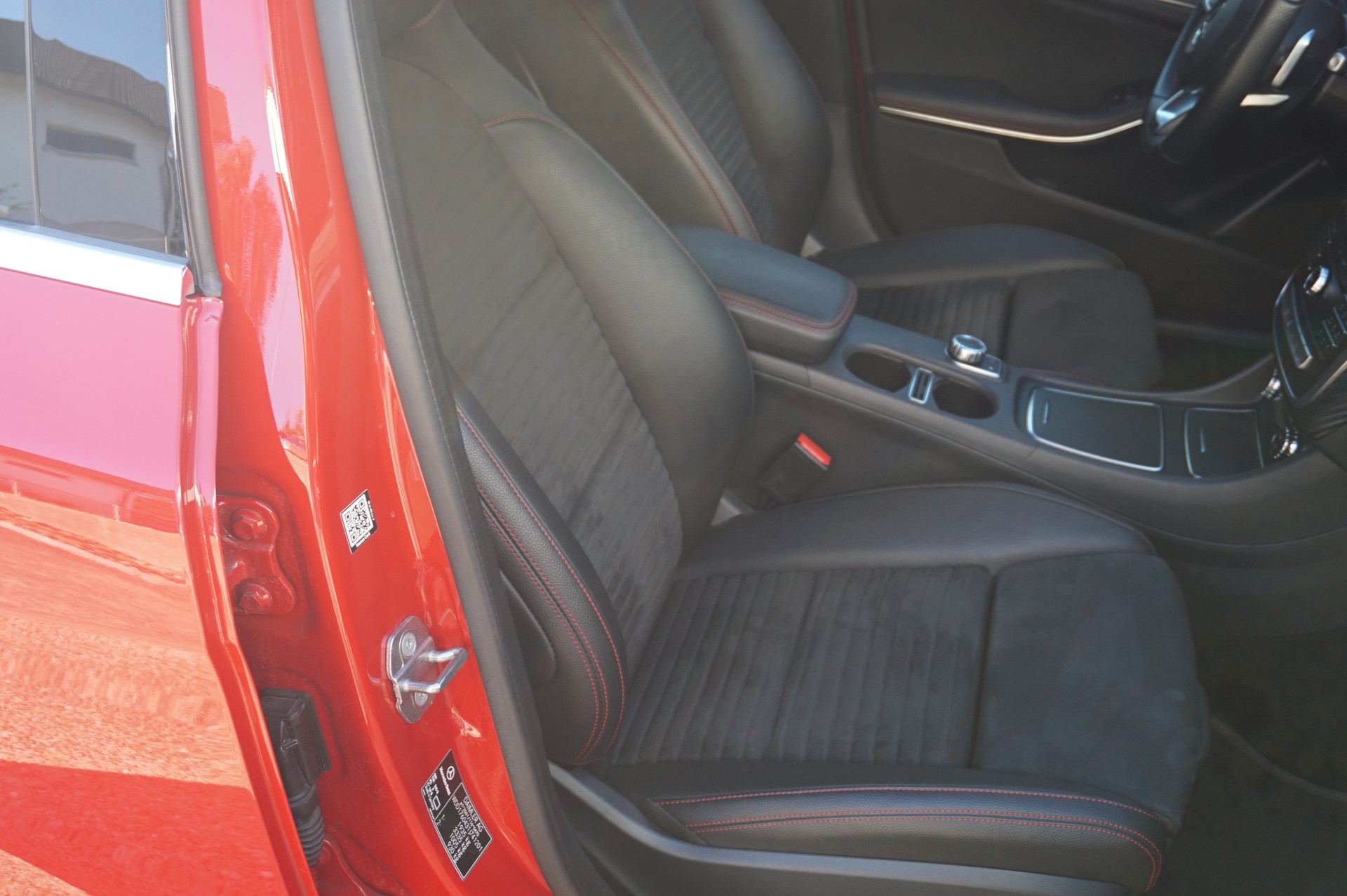 MERCEDES-BENZ A 200 AMG Line 7G-DCT-image-6