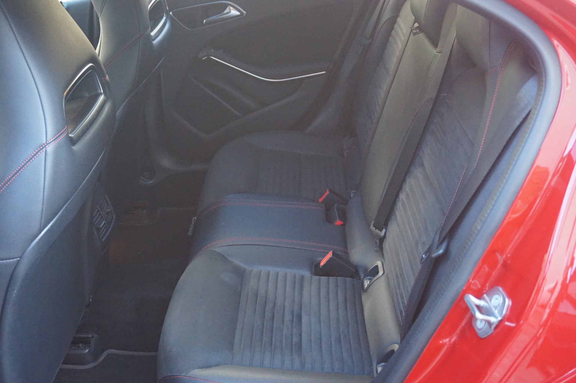 MERCEDES-BENZ A 200 AMG Line 7G-DCT-image-10