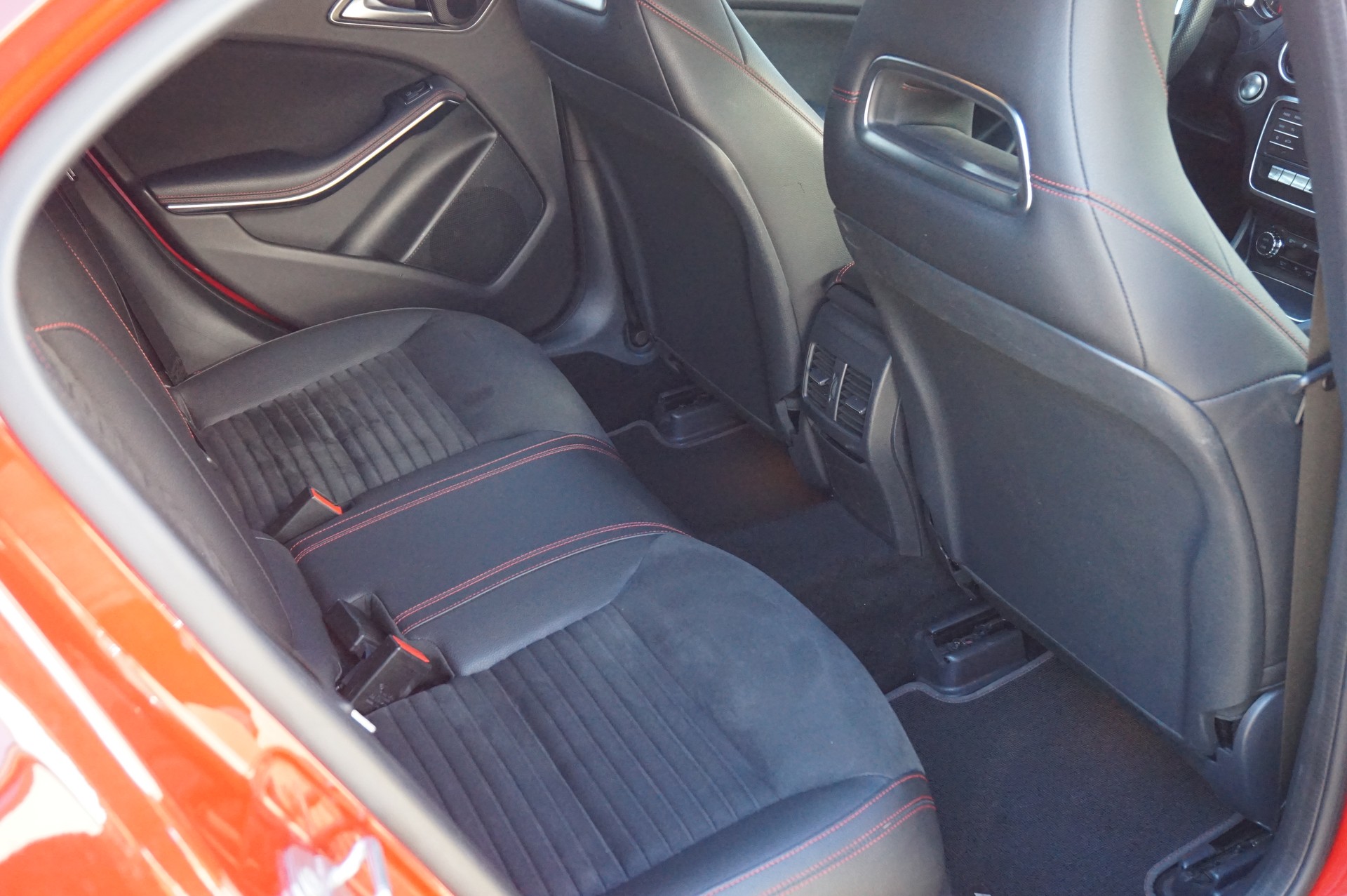 MERCEDES-BENZ A 200 AMG Line 7G-DCT-image-11