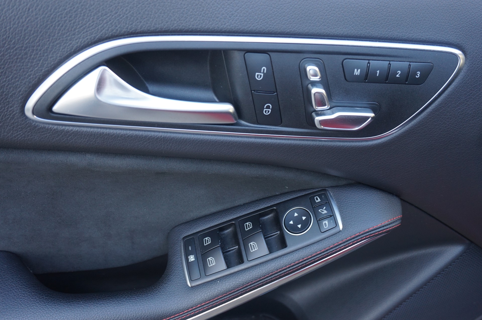 MERCEDES-BENZ A 200 AMG Line 7G-DCT-image-9