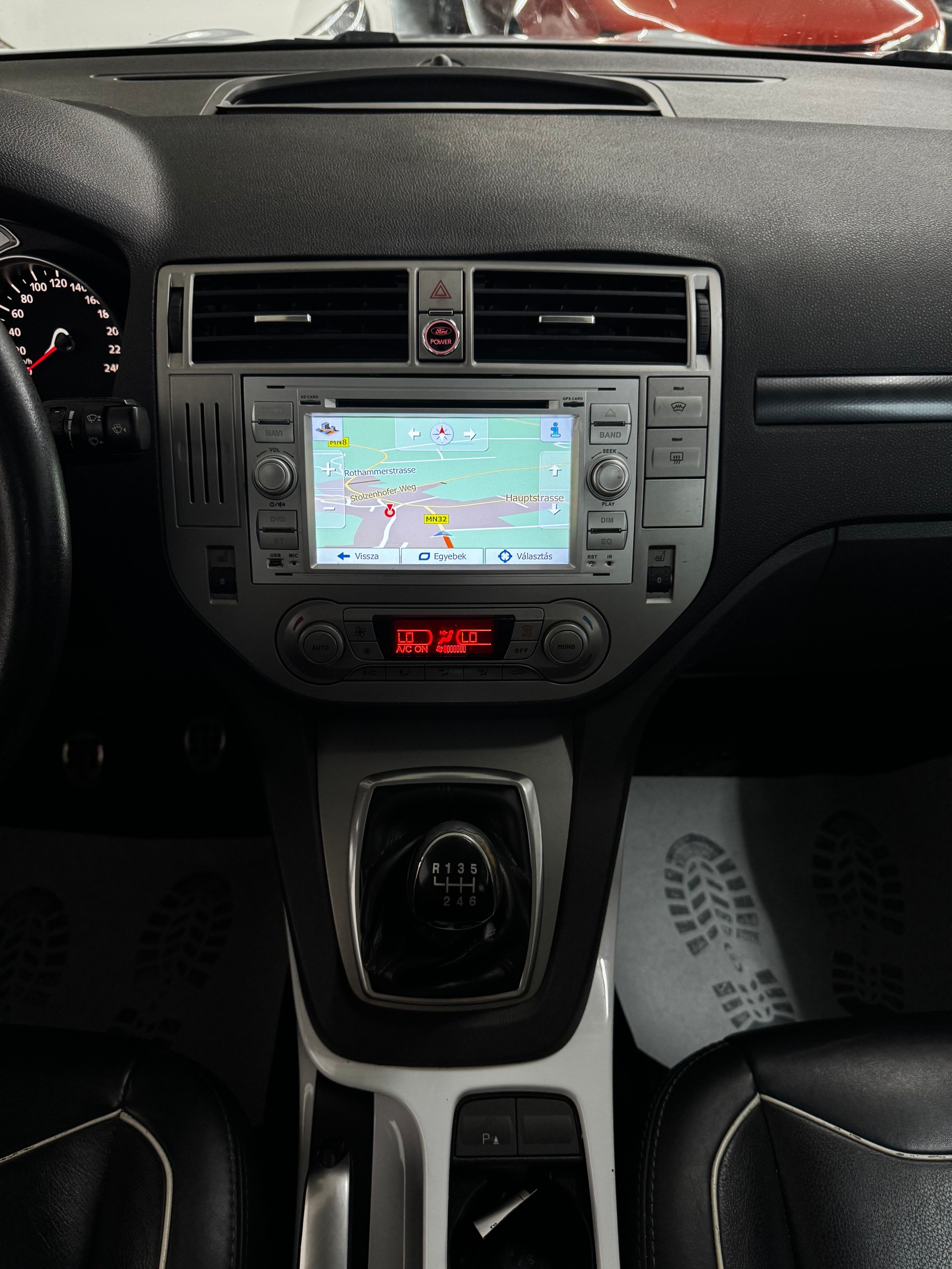 FORD Kuga 2.0 TDCi Carving 4WD-image-15