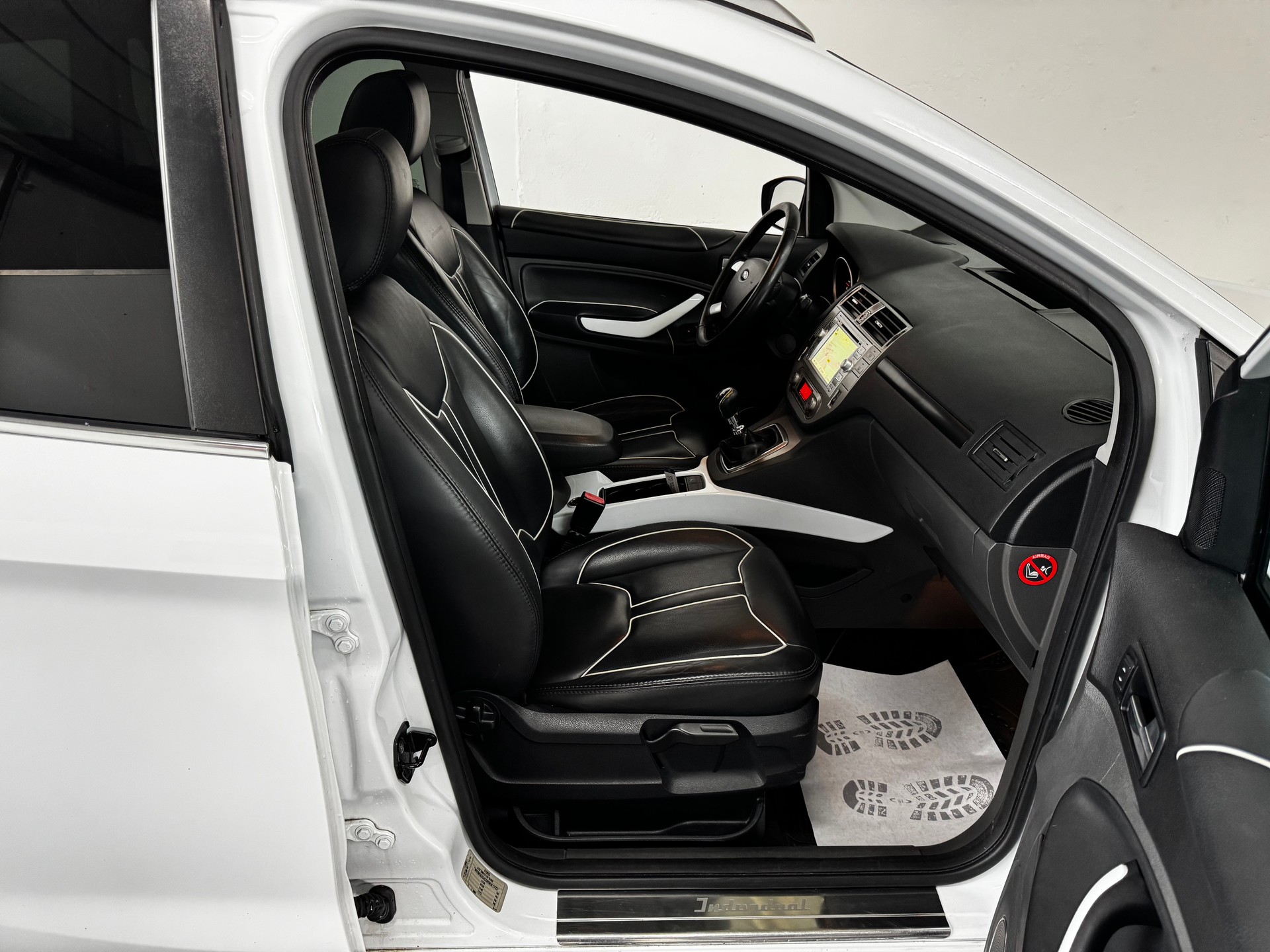 FORD Kuga 2.0 TDCi Carving 4WD-image-17