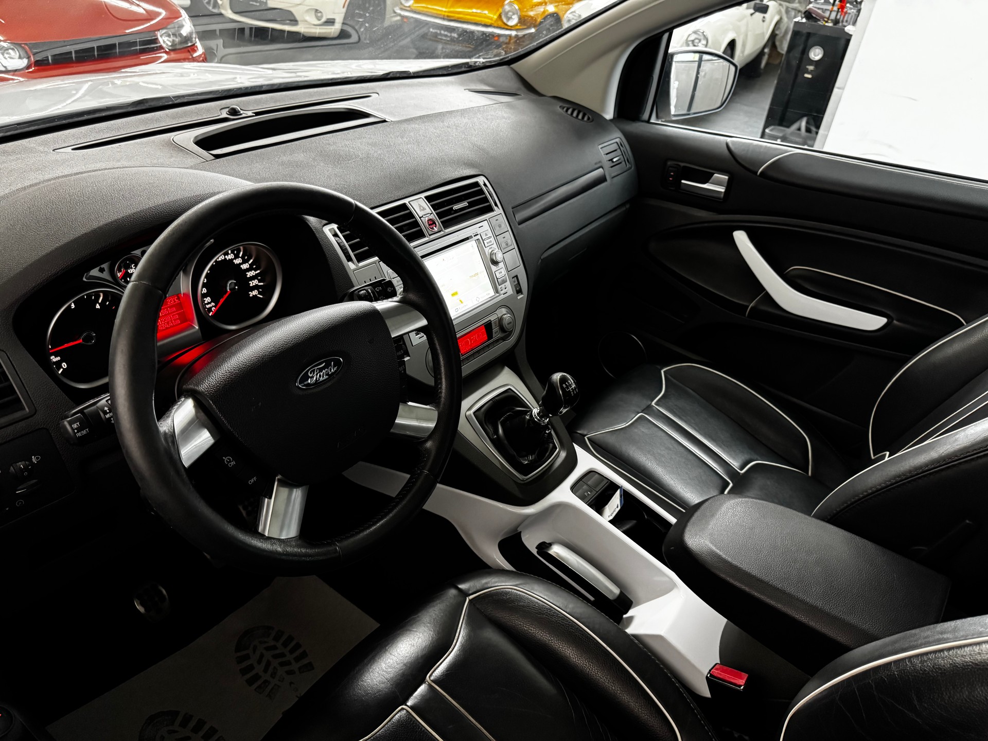 FORD Kuga 2.0 TDCi Carving 4WD-image-12