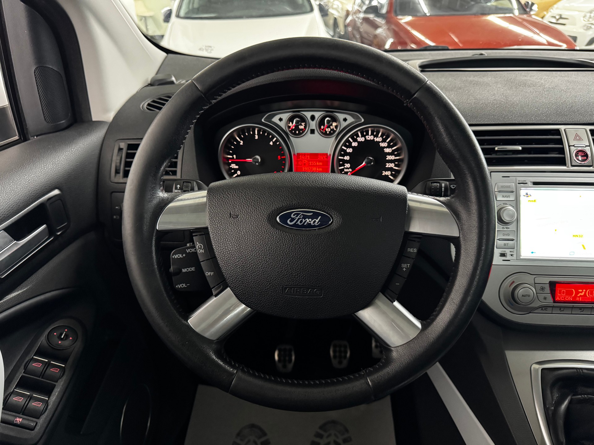 FORD Kuga 2.0 TDCi Carving 4WD-image-16