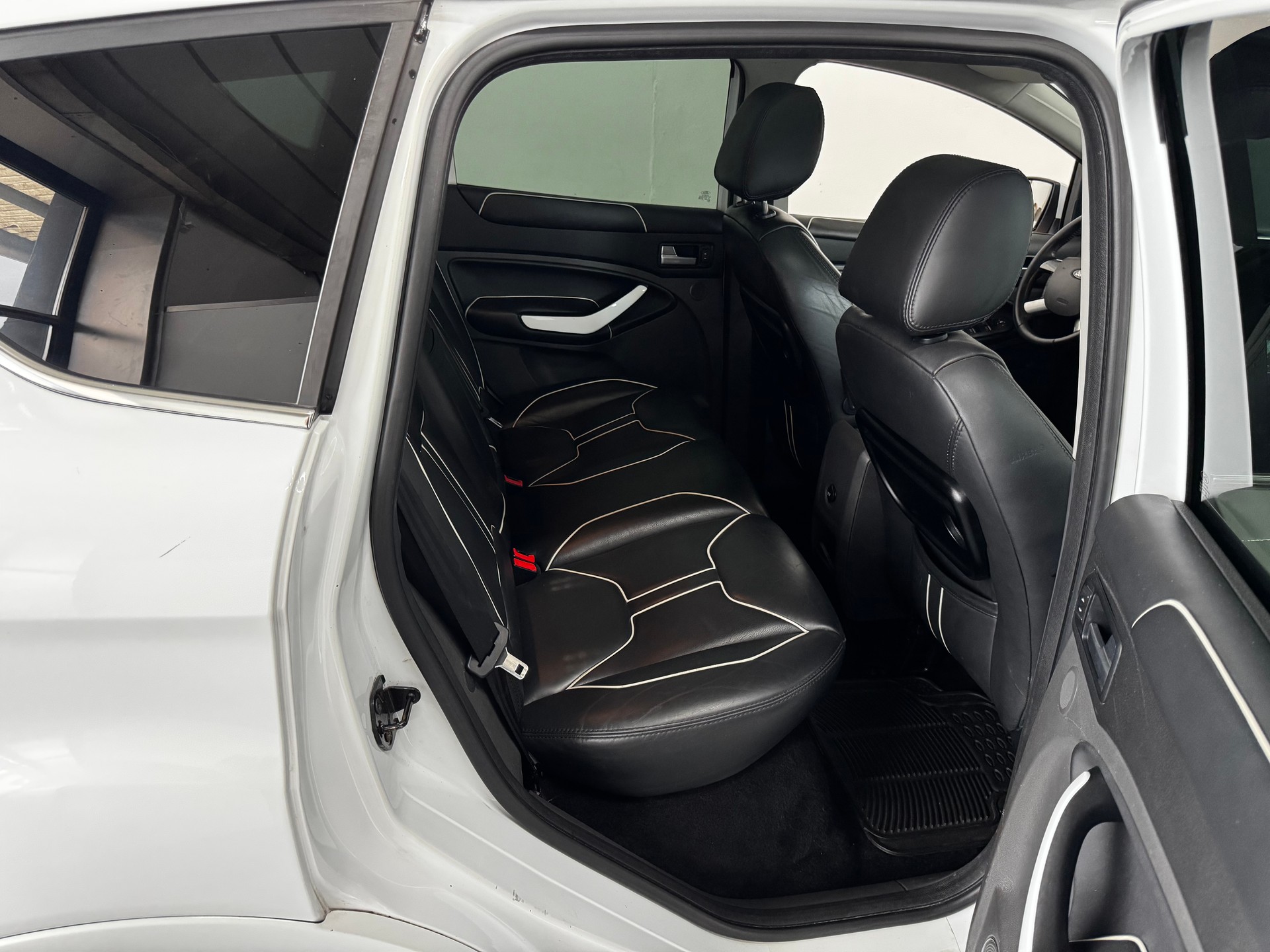 FORD Kuga 2.0 TDCi Carving 4WD-image-19