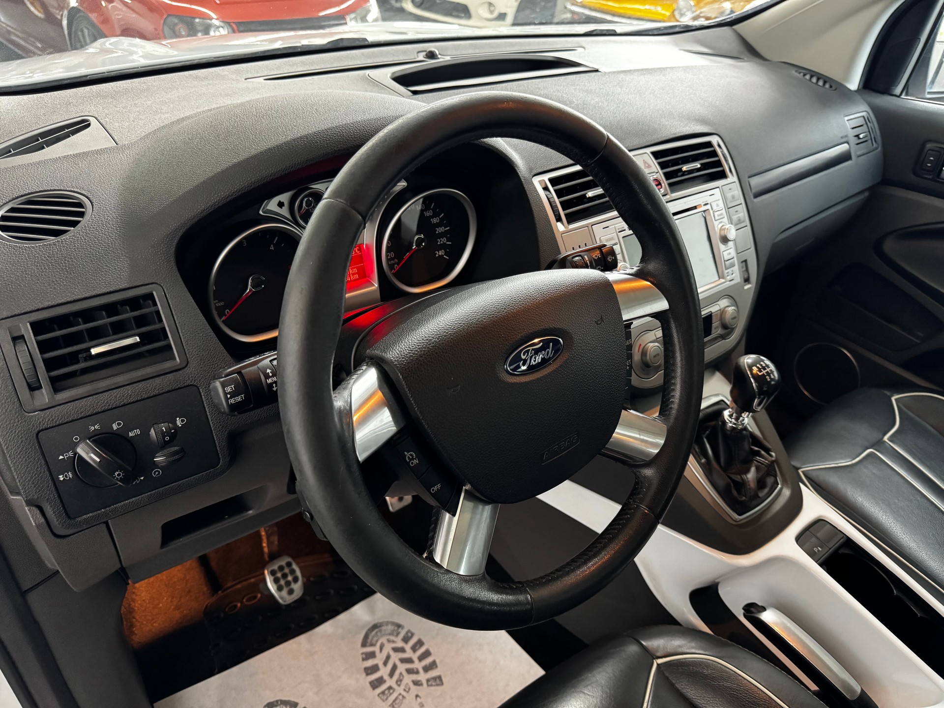 FORD Kuga 2.0 TDCi Carving 4WD-image-11