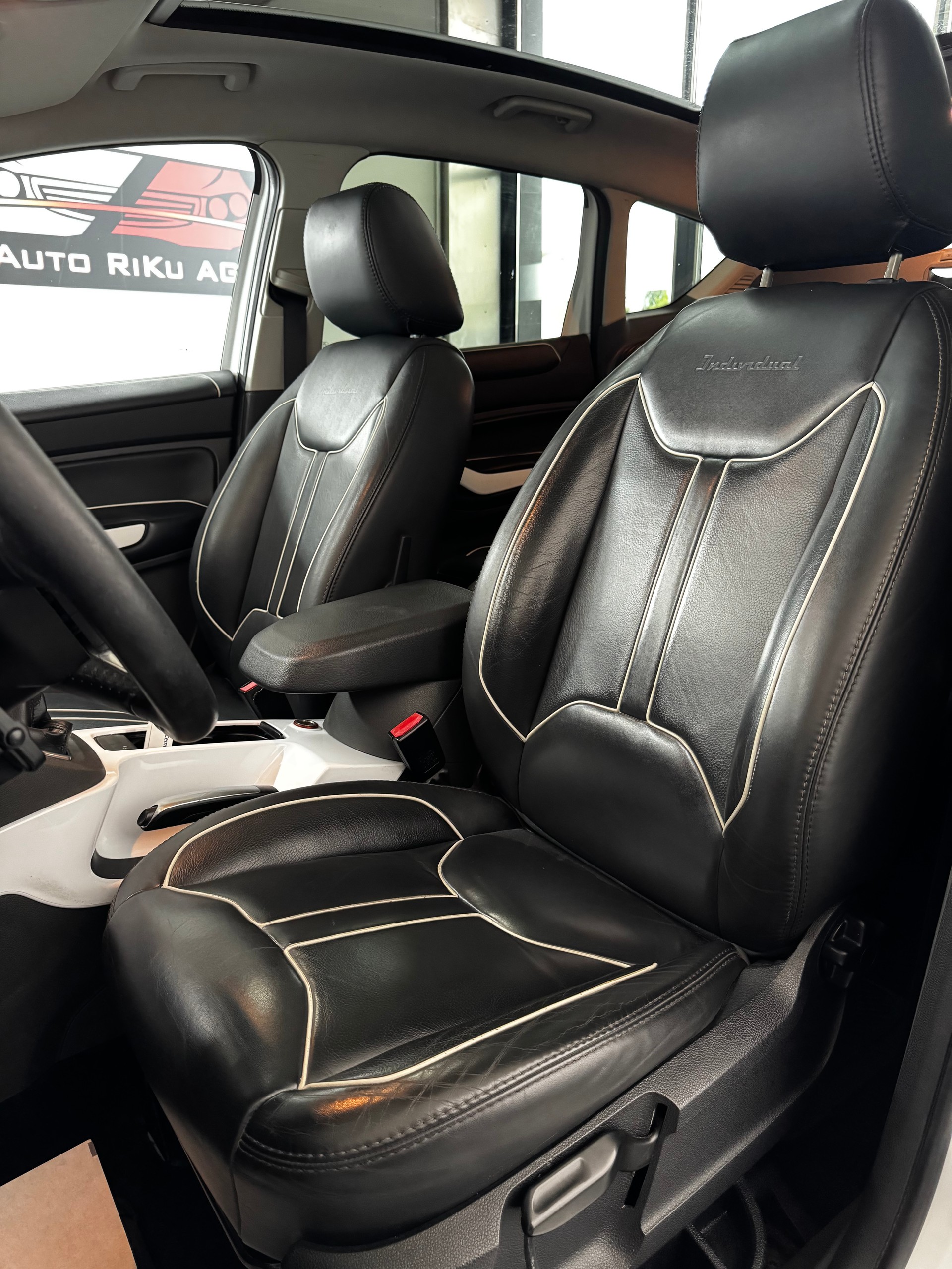 FORD Kuga 2.0 TDCi Carving 4WD-image-13