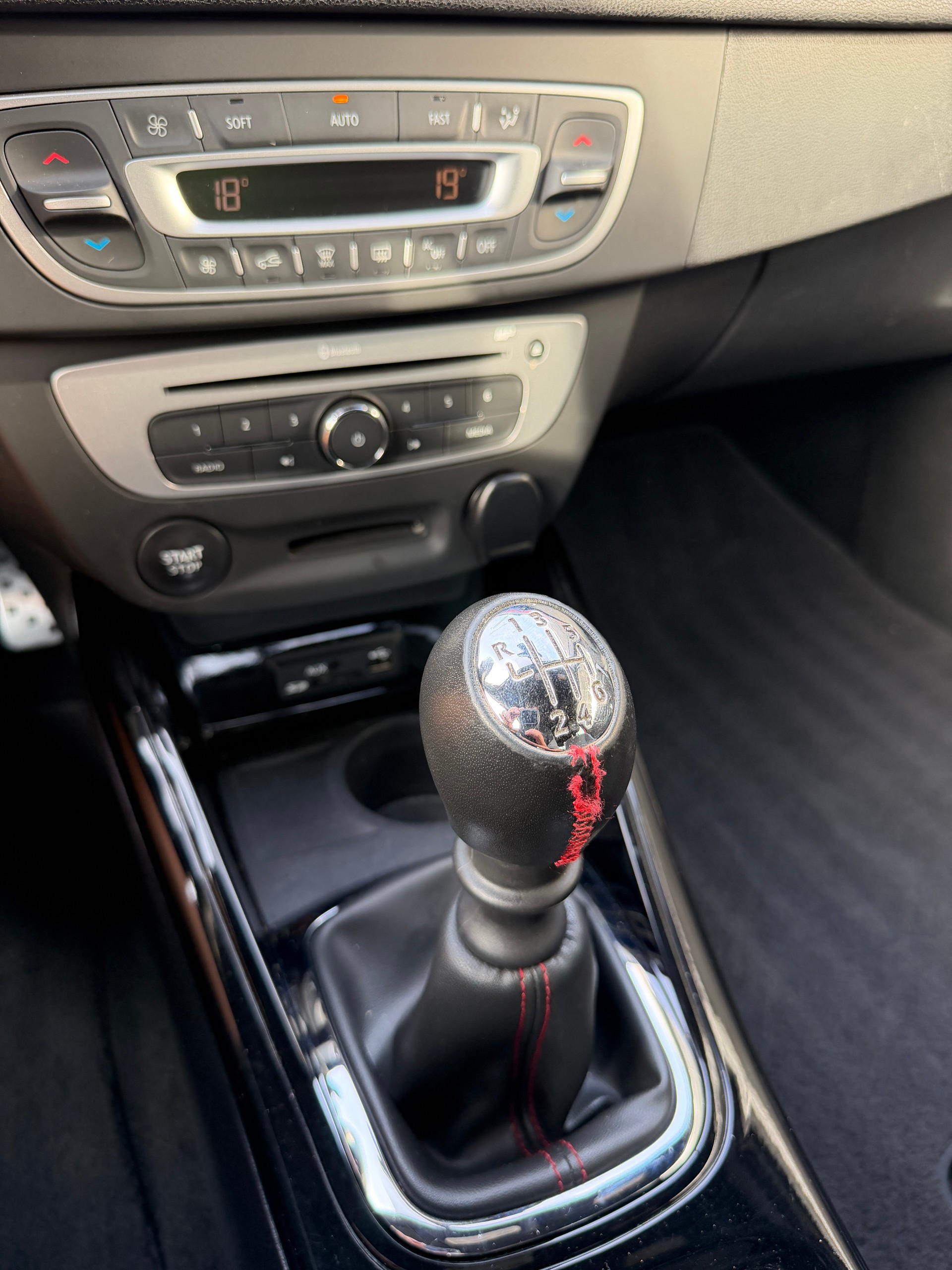 RENAULT Mégane Coupé Sport 2.0 Turbo R.Sport S/S-image-8
