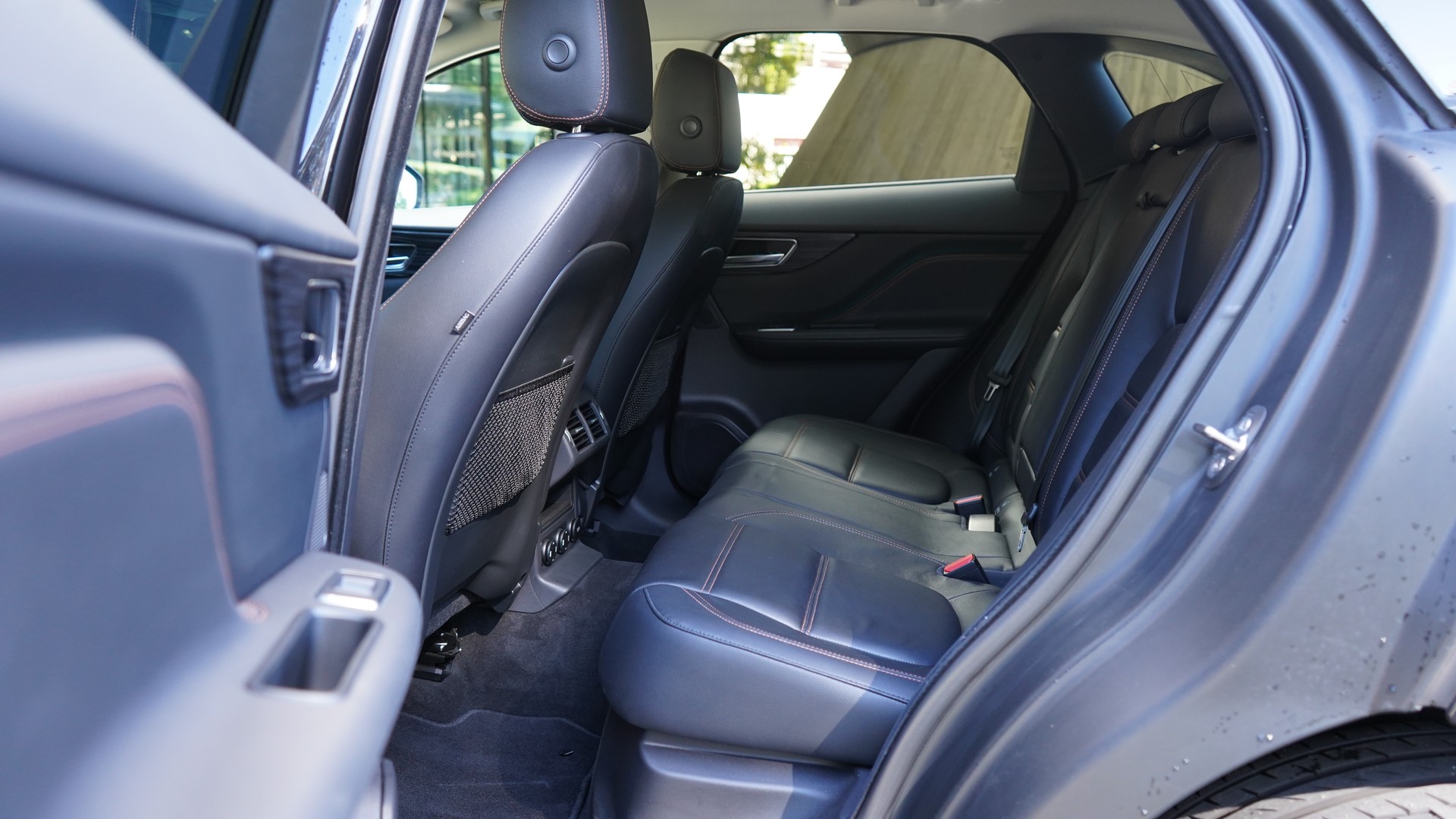 JAGUAR F-Pace 2.0d Portfolio AWD Automatik-image-15