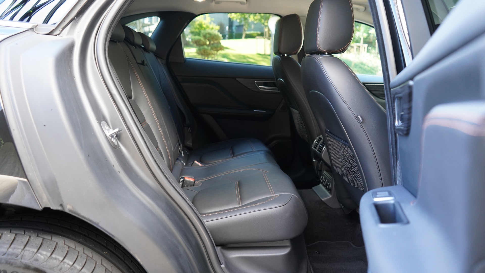 JAGUAR F-Pace 2.0d Portfolio AWD Automatik-image-17