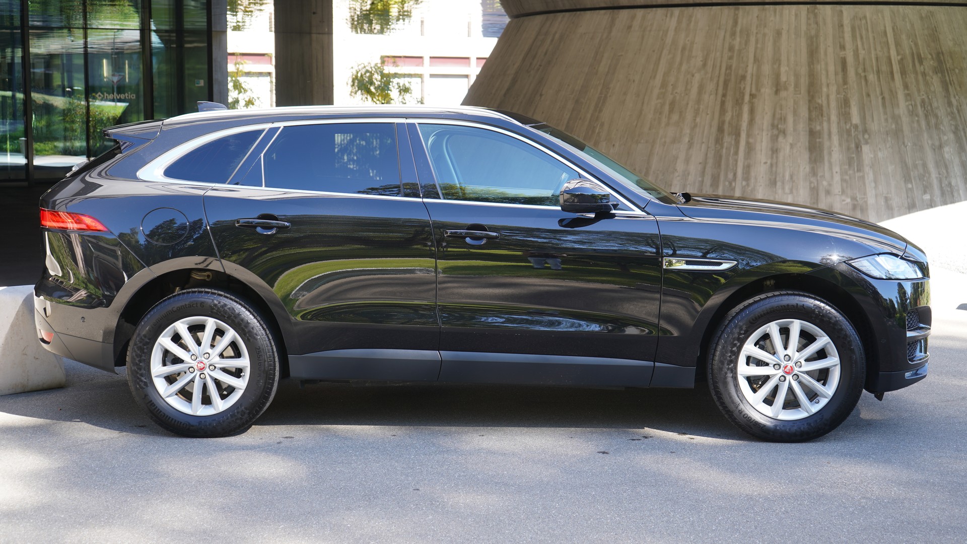JAGUAR F-Pace 2.0d Portfolio AWD Automatik-image-3