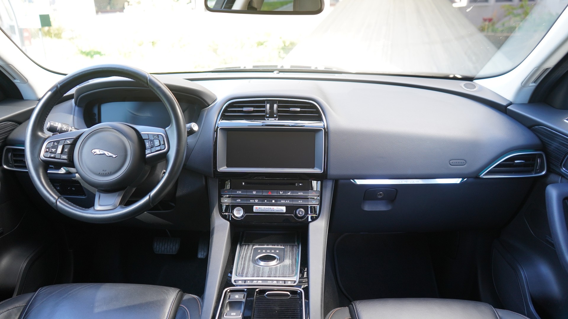JAGUAR F-Pace 2.0d Portfolio AWD Automatik-image-7