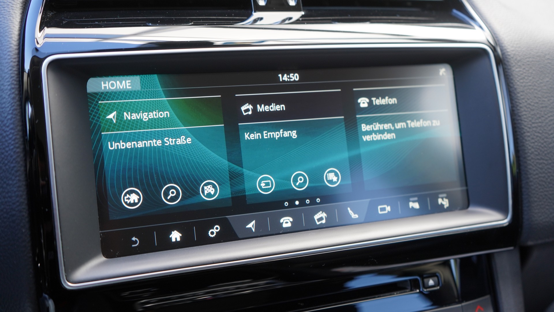 JAGUAR F-Pace 2.0d Portfolio AWD Automatik-image-11