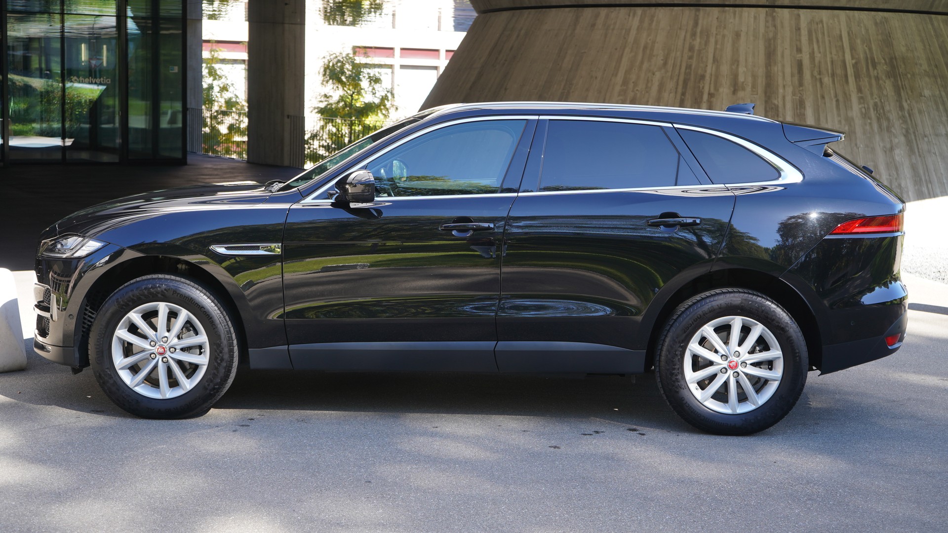 JAGUAR F-Pace 2.0d Portfolio AWD Automatik-image-5