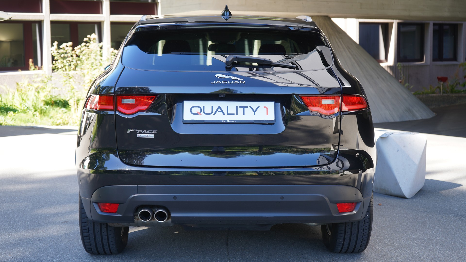 JAGUAR F-Pace 2.0d Portfolio AWD Automatik-image-4