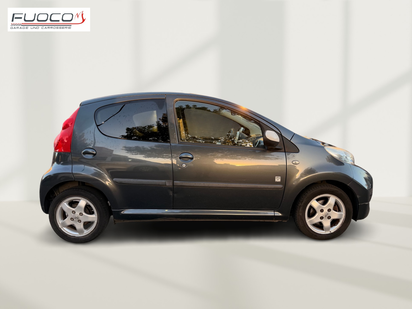 PEUGEOT 107 1.0 Swiss Edition-image-8