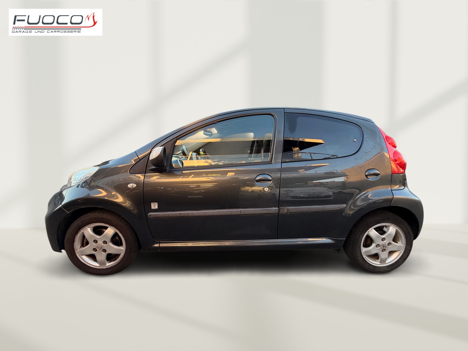PEUGEOT 107 1.0 Swiss Edition-image-4