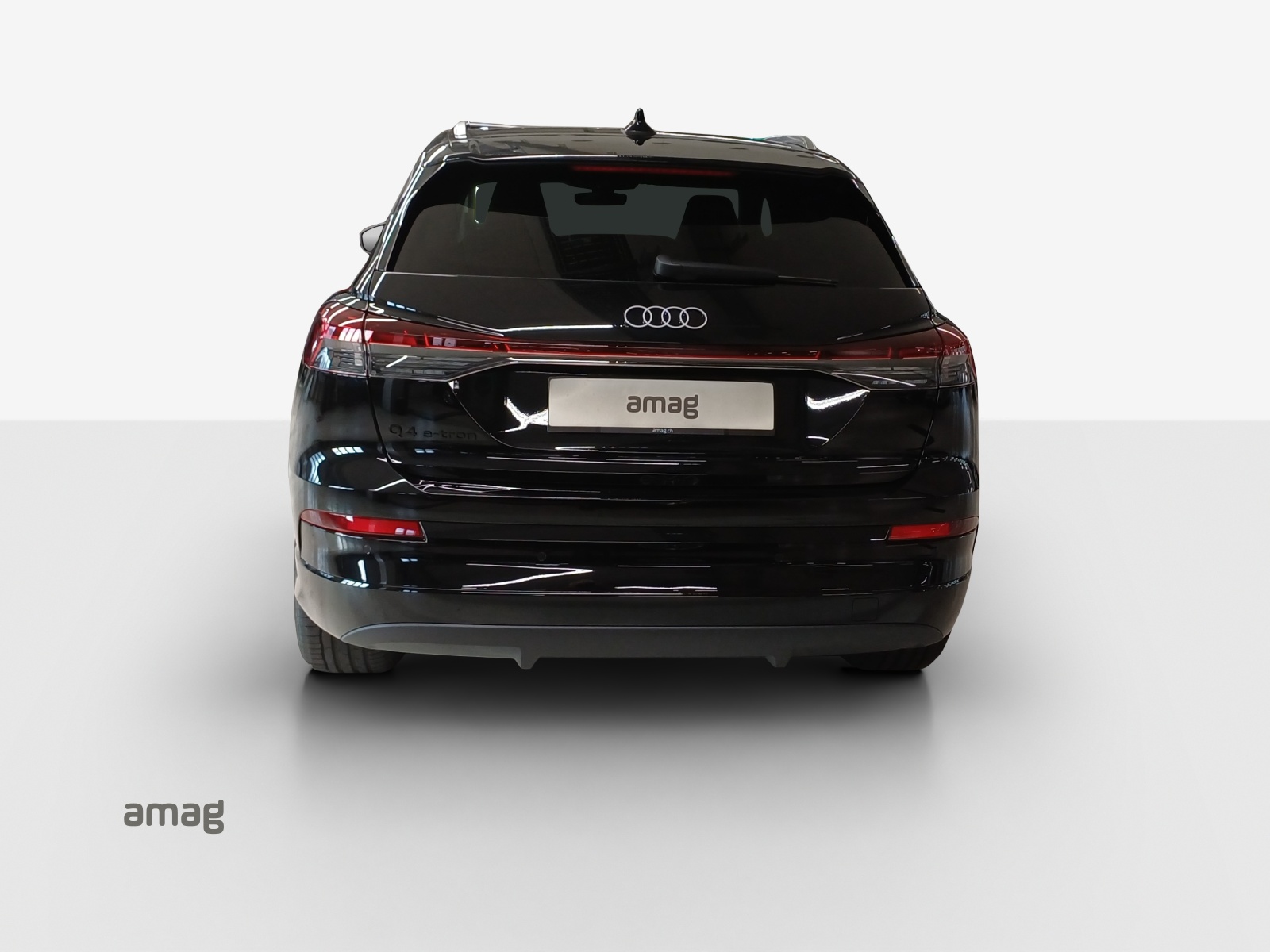 AUDI Q4 e-tron SUV performance Attraction-image-3