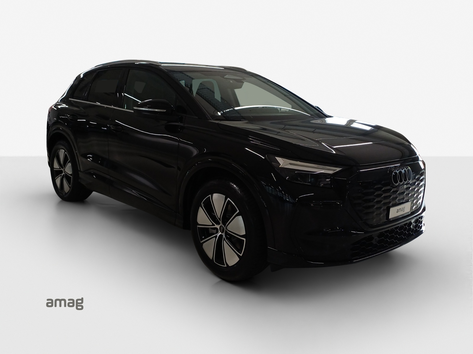 AUDI Q4 e-tron SUV performance Attraction-image-5