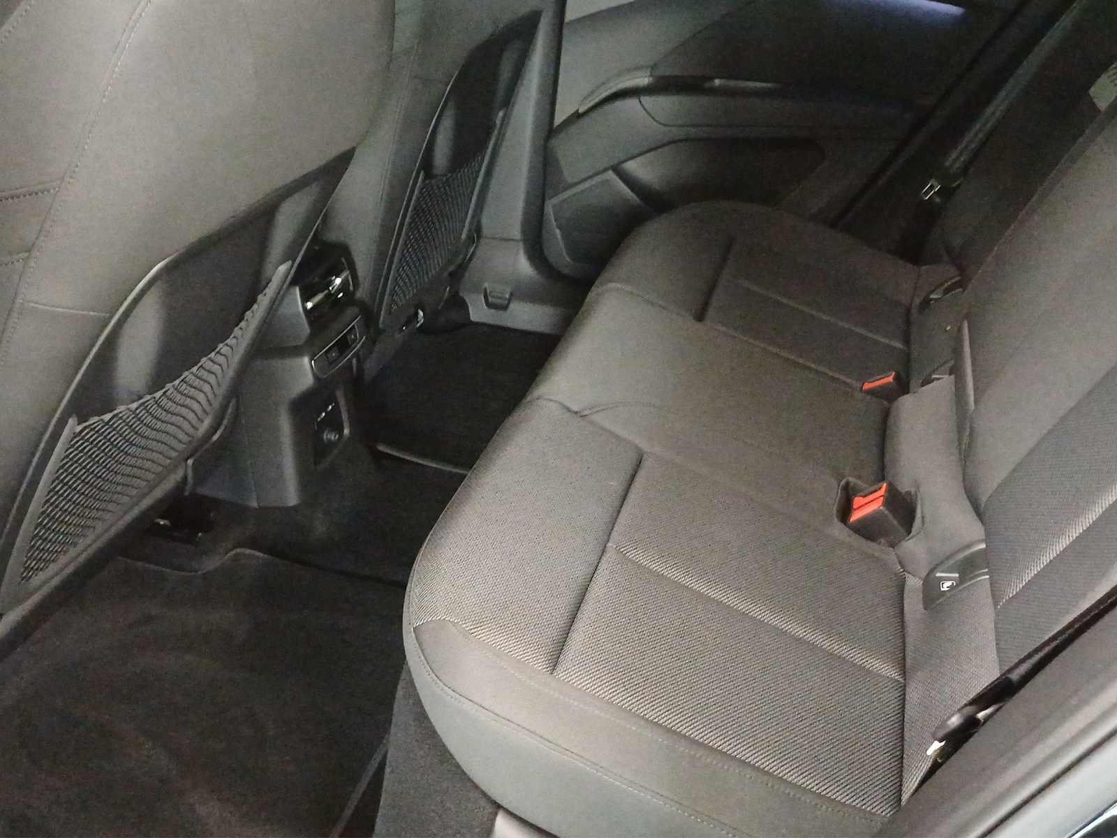 AUDI Q4 e-tron SUV performance Attraction-image-11