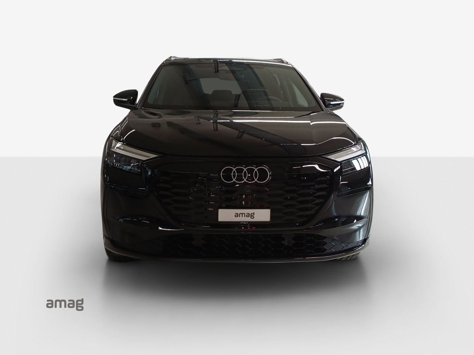 AUDI Q4 e-tron SUV performance Attraction-image-6