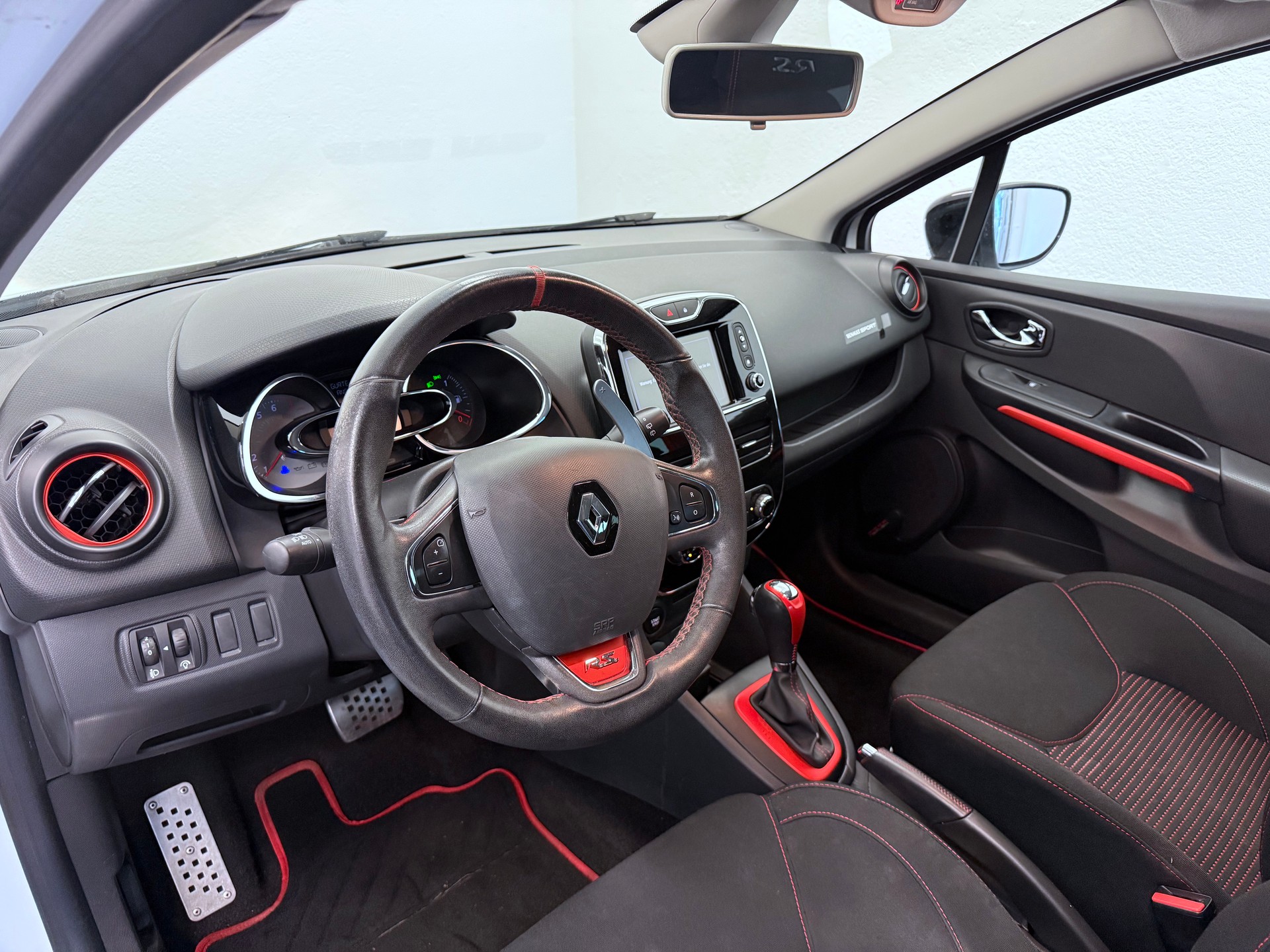 RENAULT Clio 1.6 T RS 200 EDC-image-14