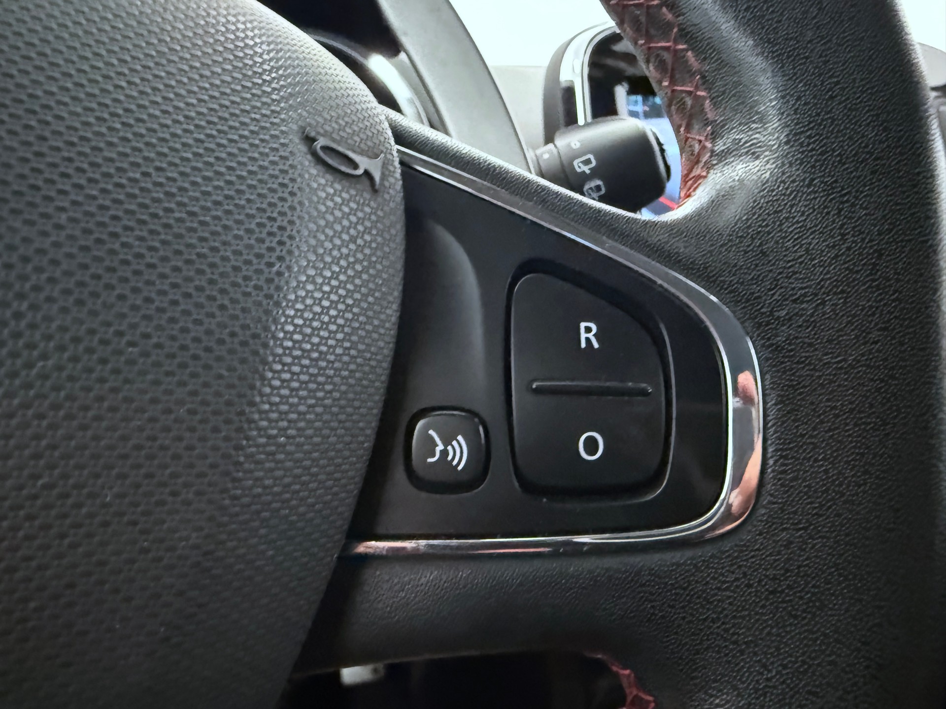 RENAULT Clio 1.6 T RS 200 EDC-image-22