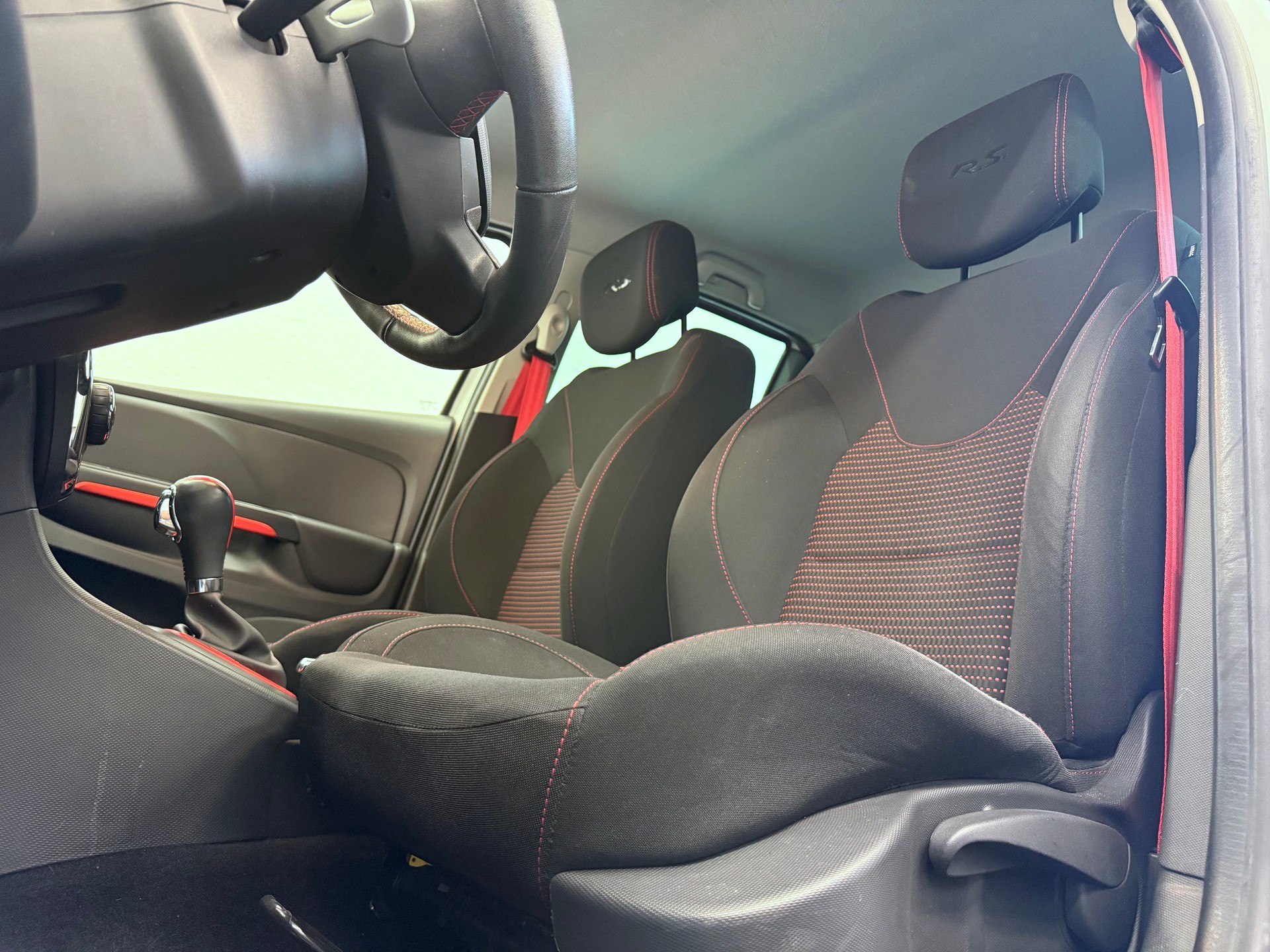 RENAULT Clio 1.6 T RS 200 EDC-image-17