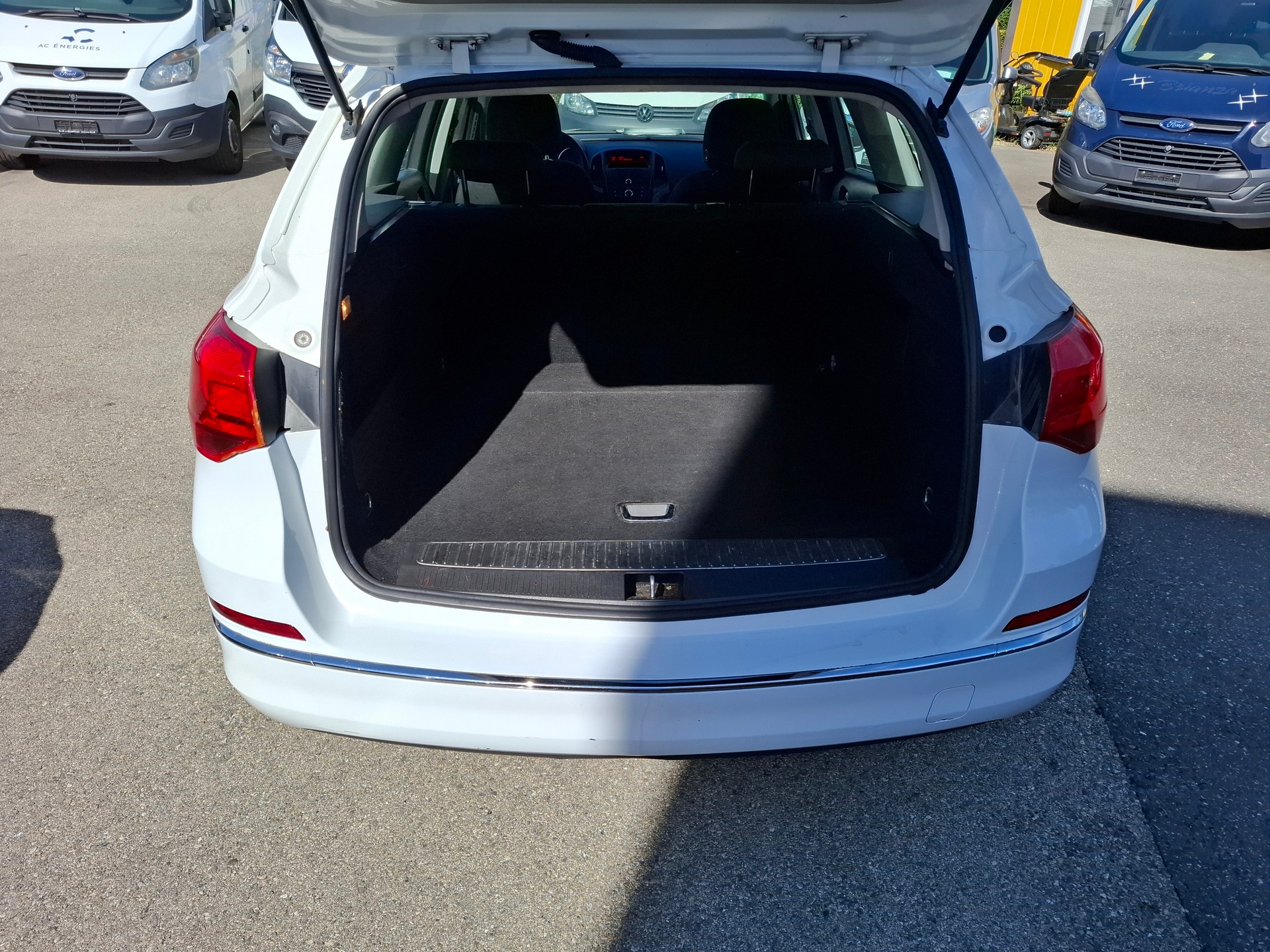 OPEL Astra SportsTourer 1.6i 16V Automatic-image-10