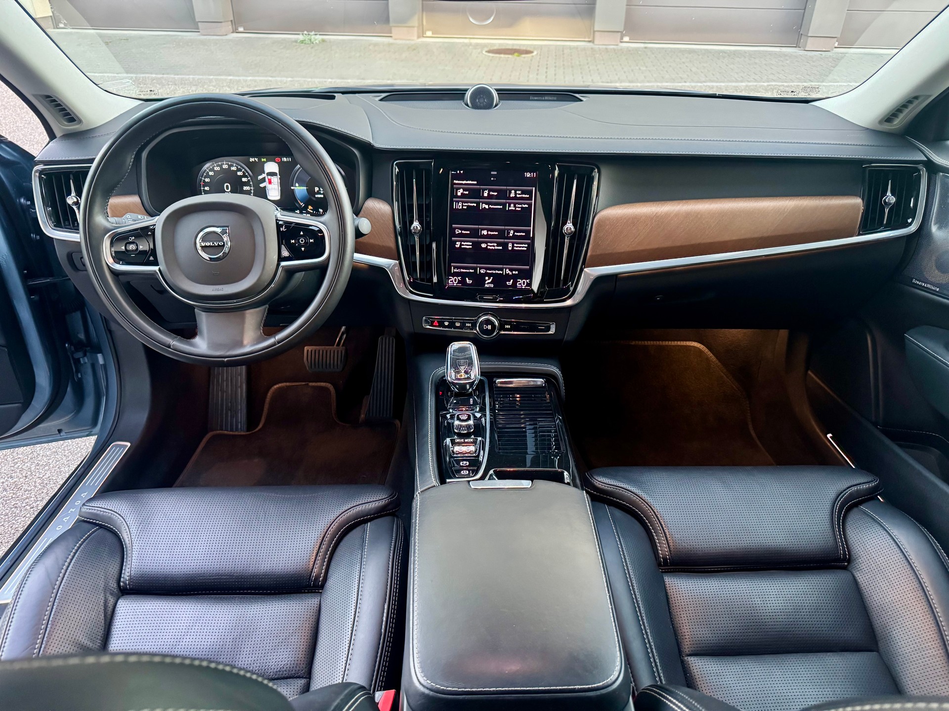 VOLVO S90 T8 eAWD Twin Engine Inscription Geartronic ** VOLLAUSSTATTUNG **-image-17