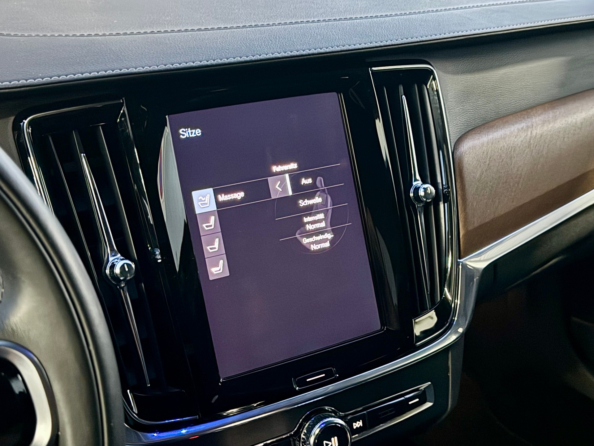 VOLVO S90 T8 eAWD Twin Engine Inscription Geartronic ** VOLLAUSSTATTUNG **-image-22