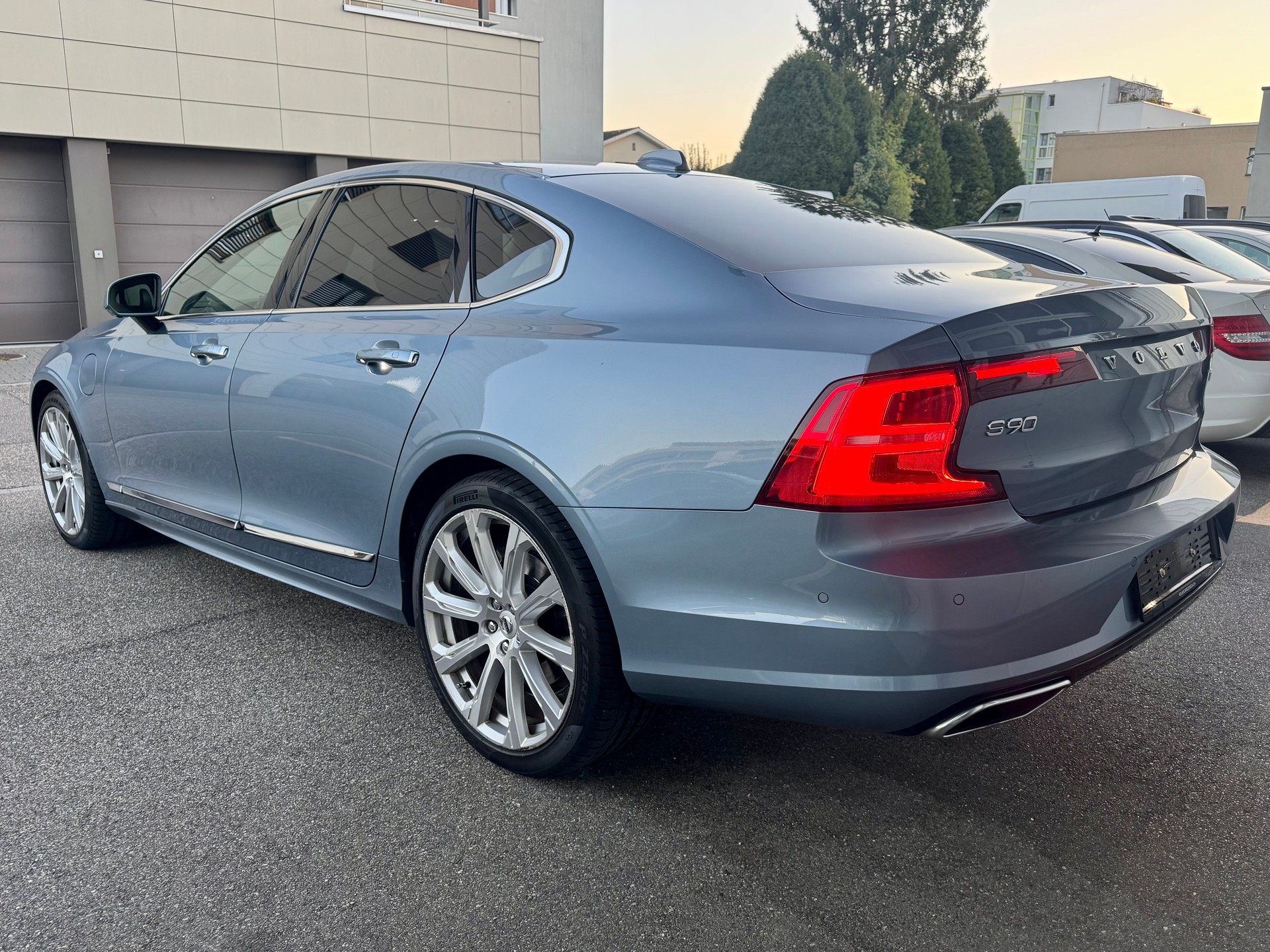 VOLVO S90 T8 eAWD Twin Engine Inscription Geartronic ** VOLLAUSSTATTUNG **-image-4