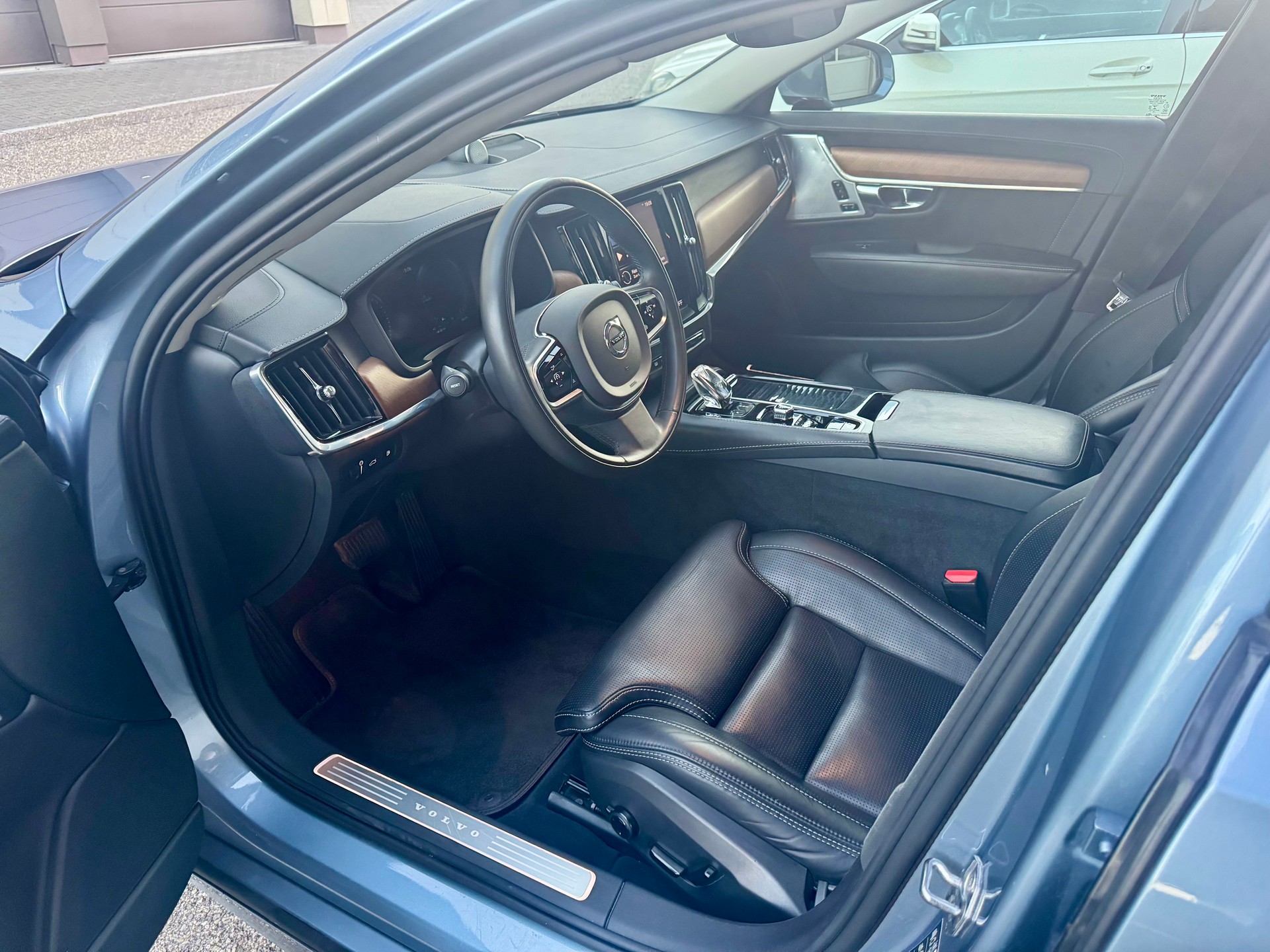 VOLVO S90 T8 eAWD Twin Engine Inscription Geartronic ** VOLLAUSSTATTUNG **-image-5