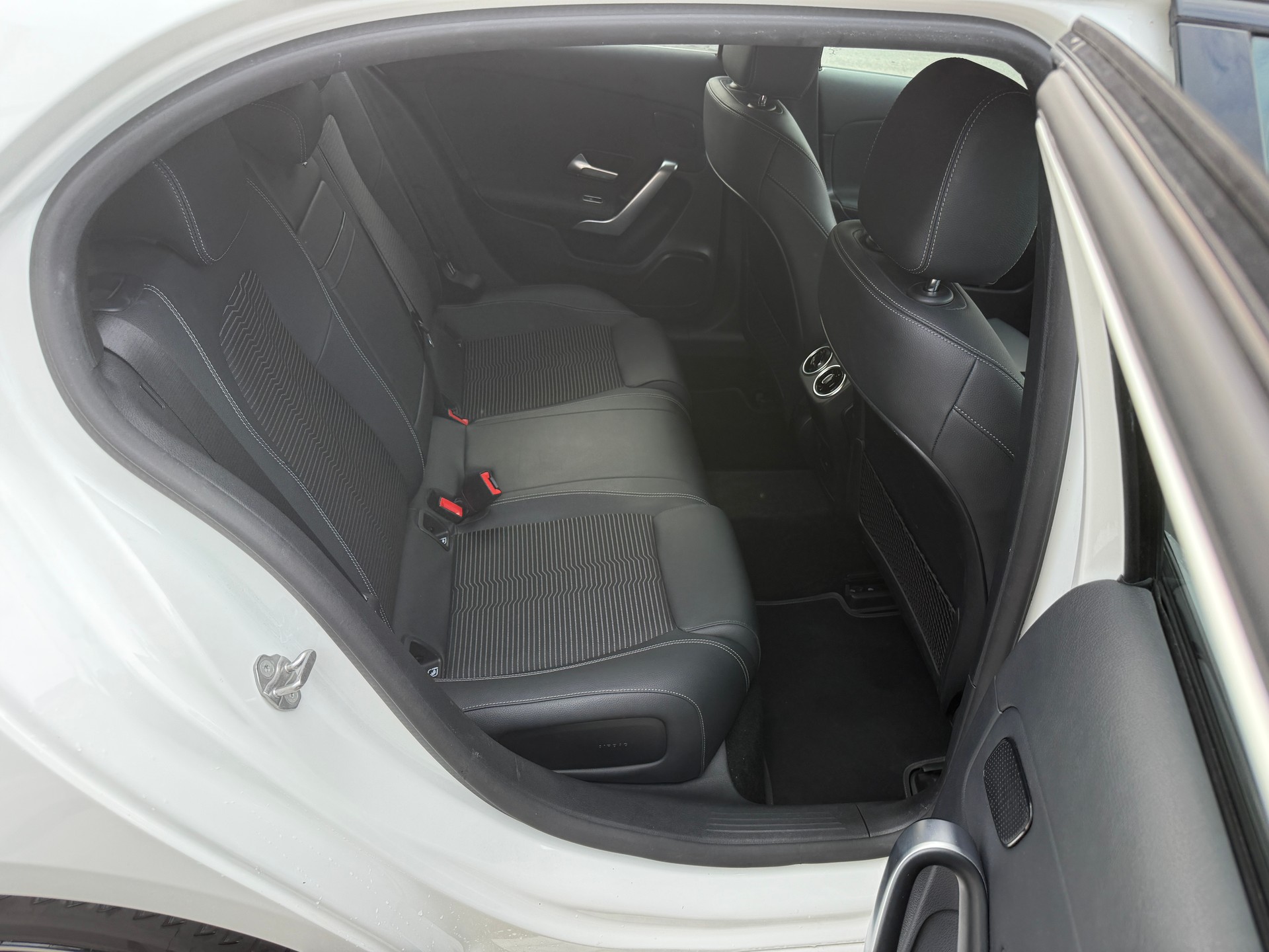 MERCEDES-BENZ A 200 4Matic Progressive 8G-DCT-image-8