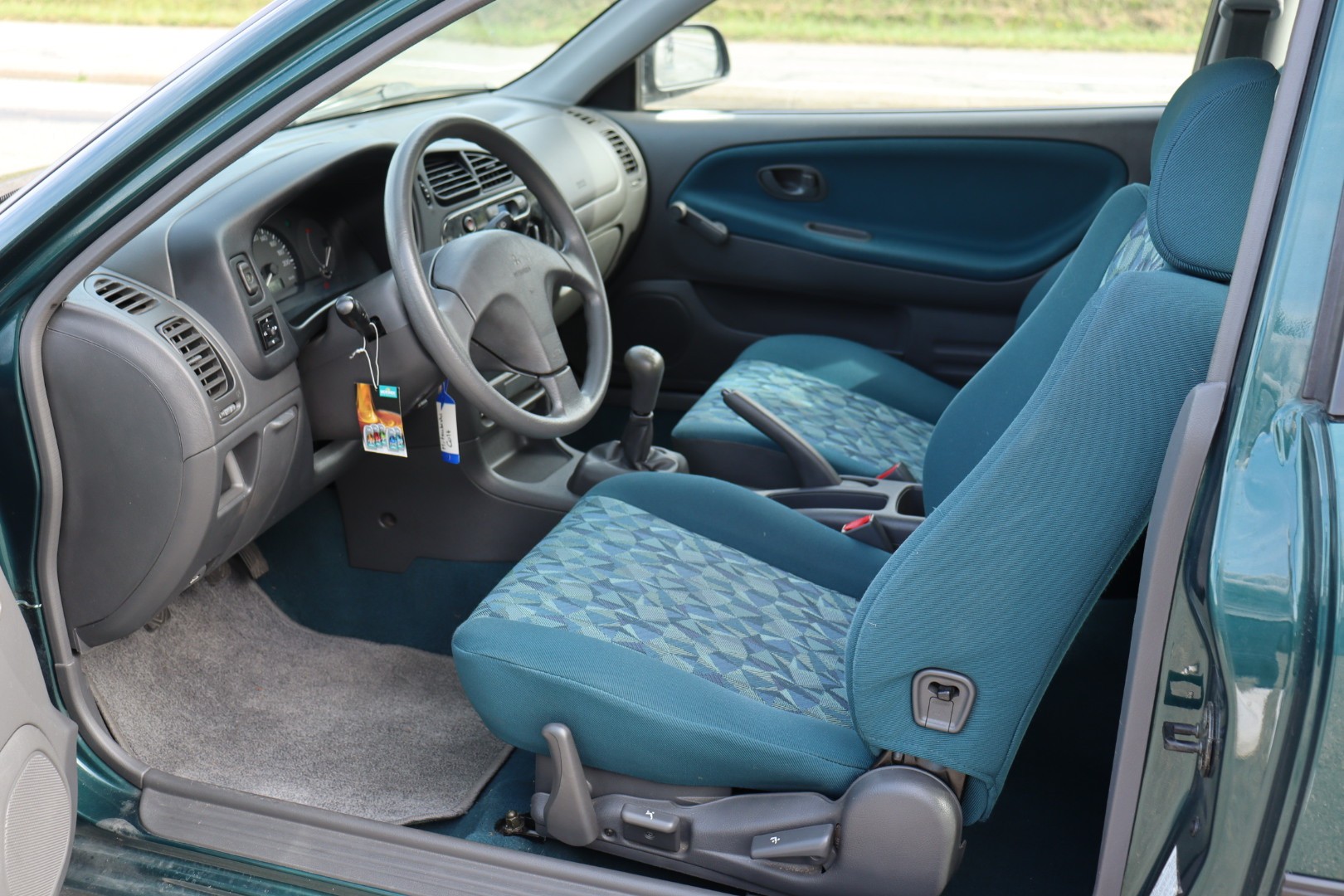 MITSUBISHI Colt 1.3 12V GLX Sunshine • Expertise du jour • Véhicule suivi-image-7
