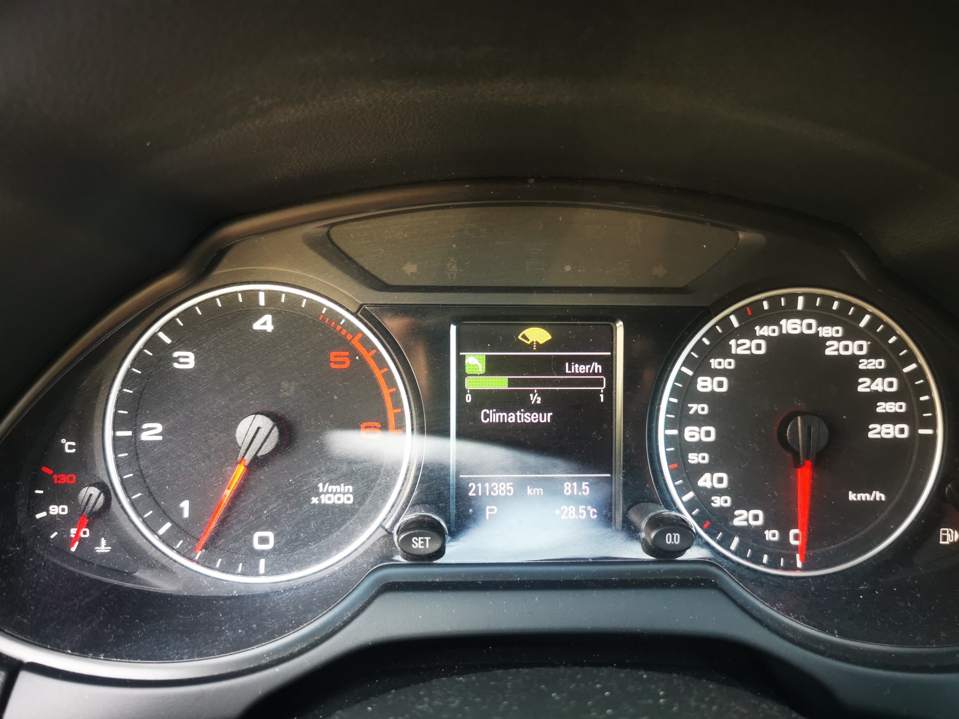 AUDI Q5 3.0 TDI quattro S-tronic-image-10