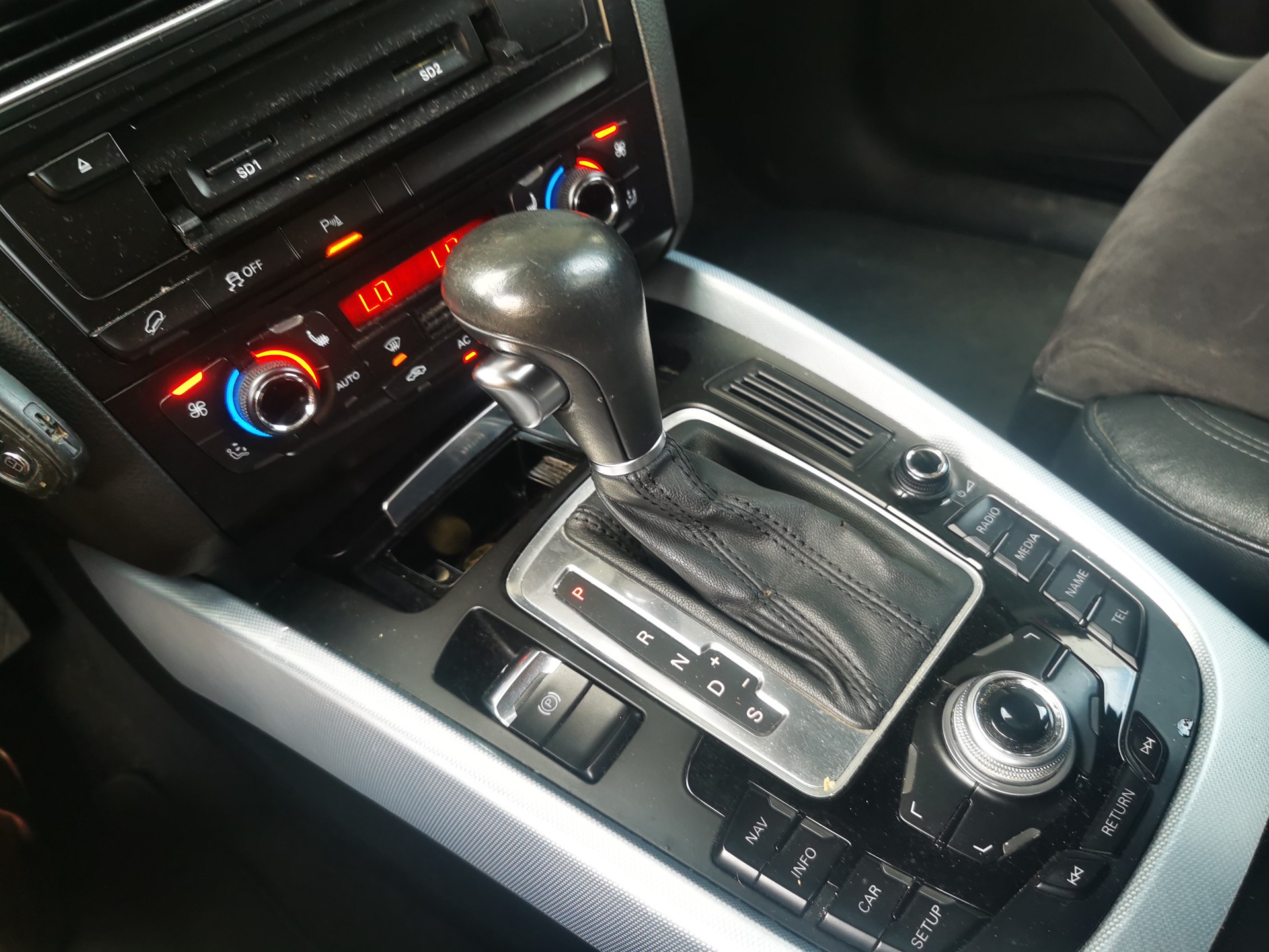 AUDI Q5 3.0 TDI quattro S-tronic-image-11