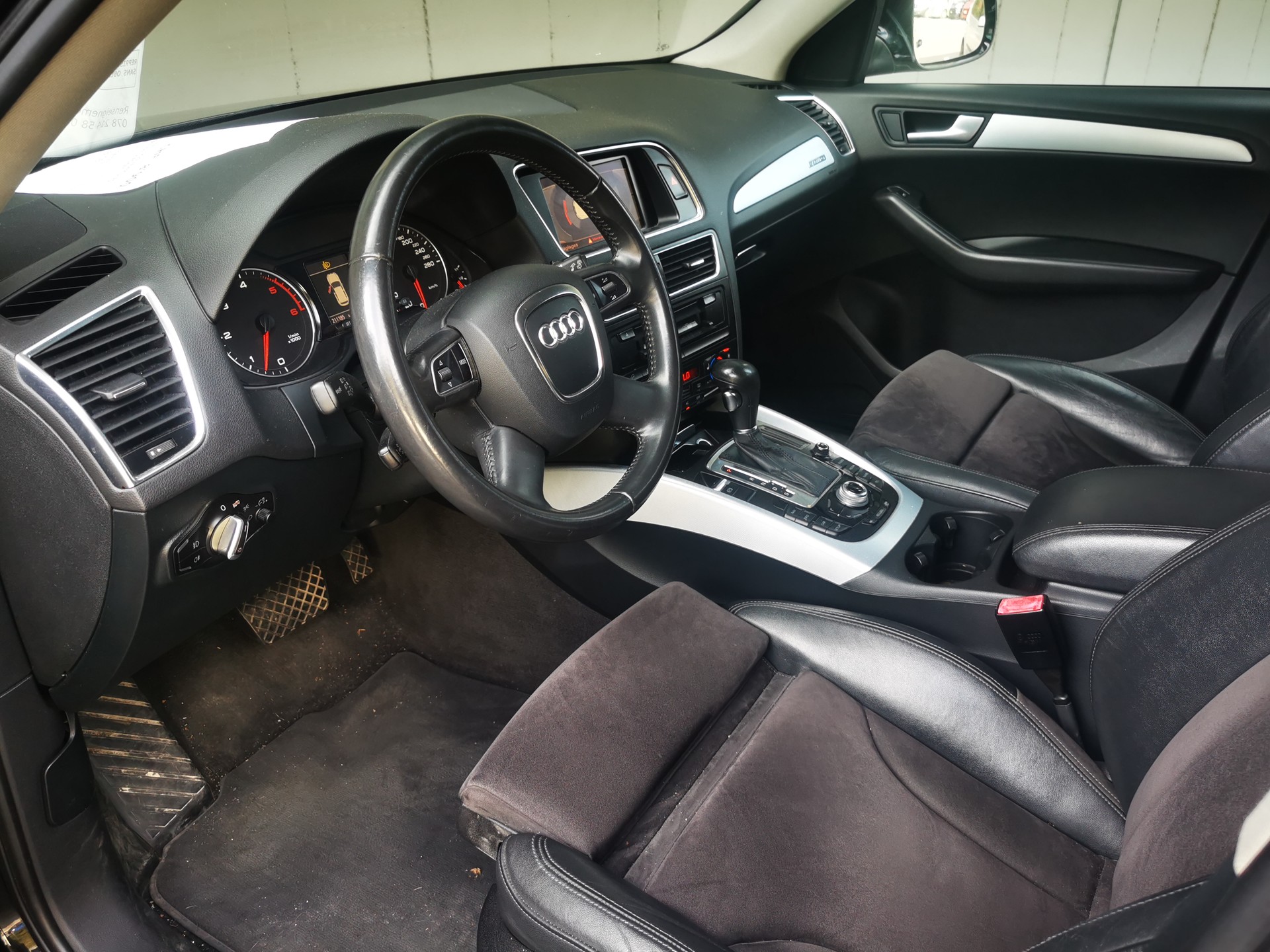 AUDI Q5 3.0 TDI quattro S-tronic-image-8