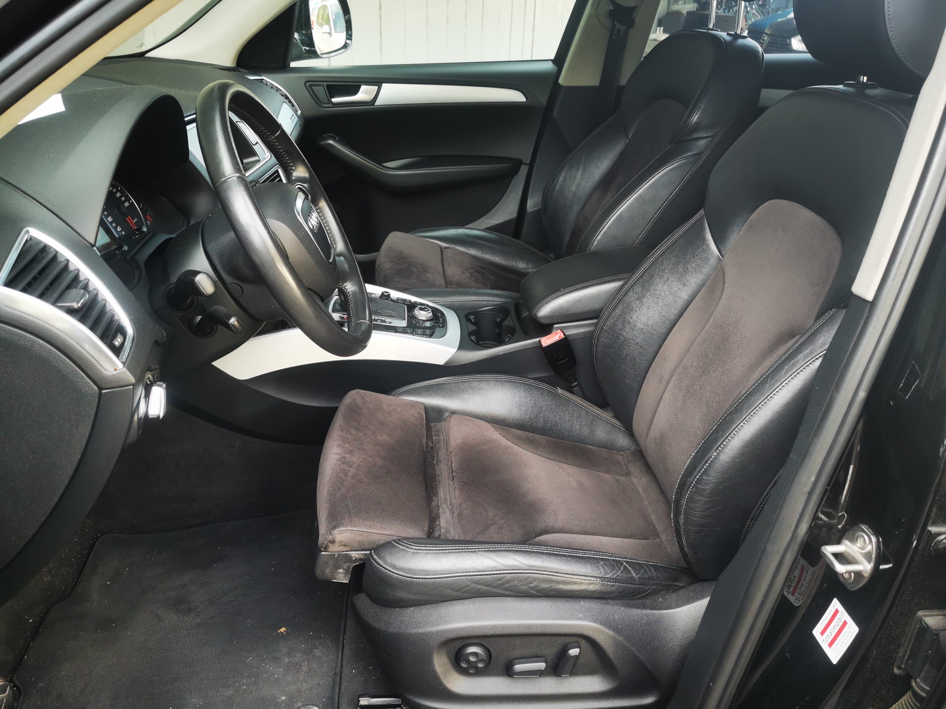 AUDI Q5 3.0 TDI quattro S-tronic-image-9
